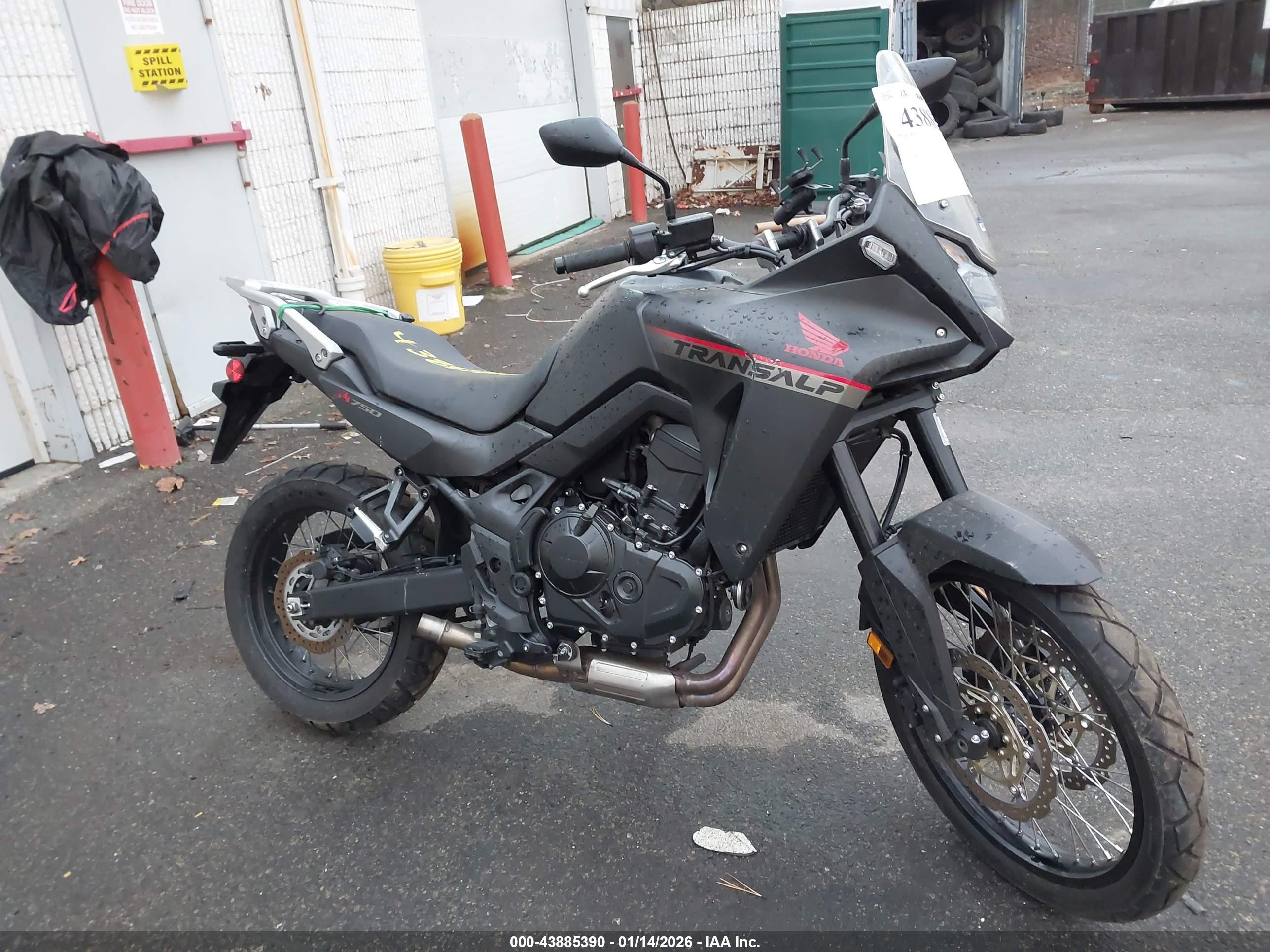 HONDA XL750 image 8