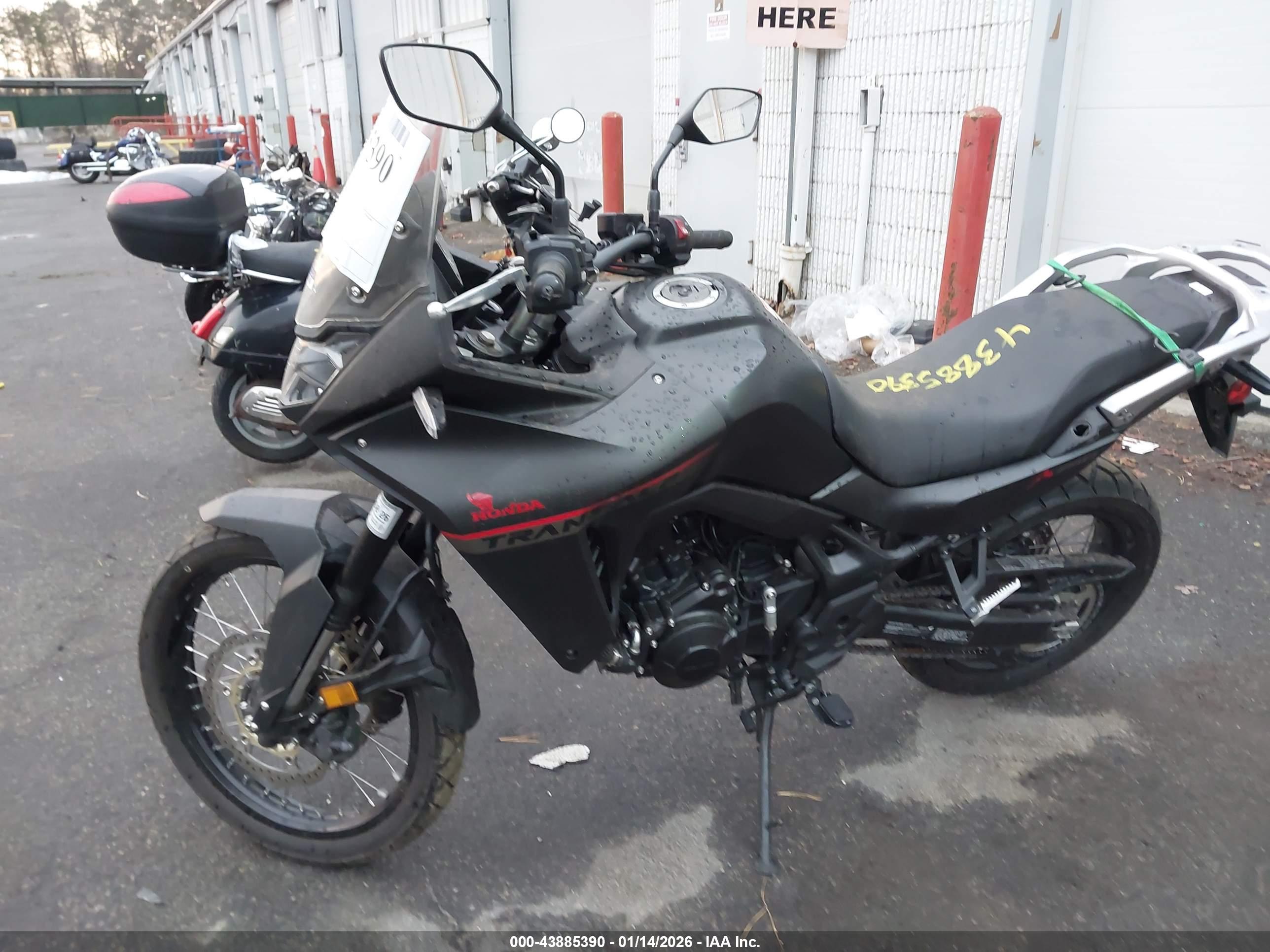 HONDA XL750 image 9