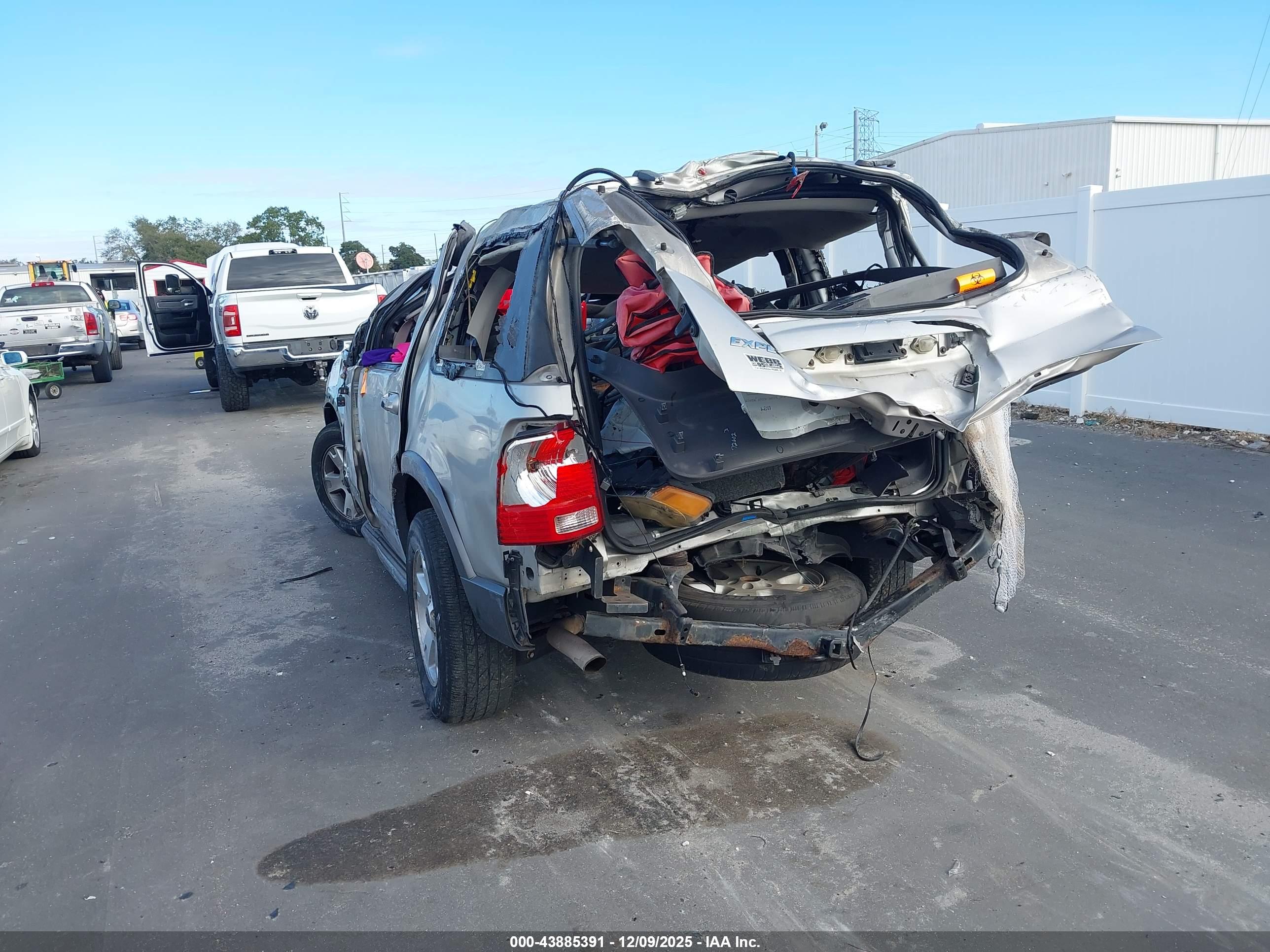 FORD EXPLORER image 3
