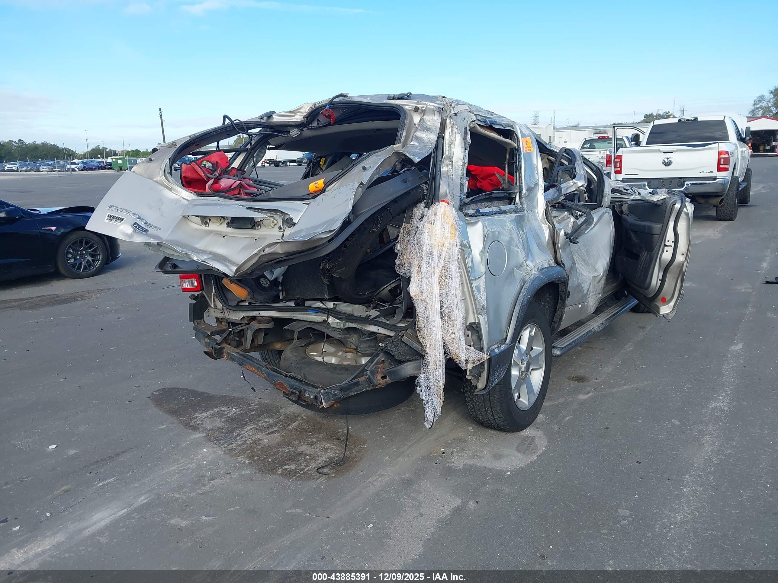 FORD EXPLORER image 4