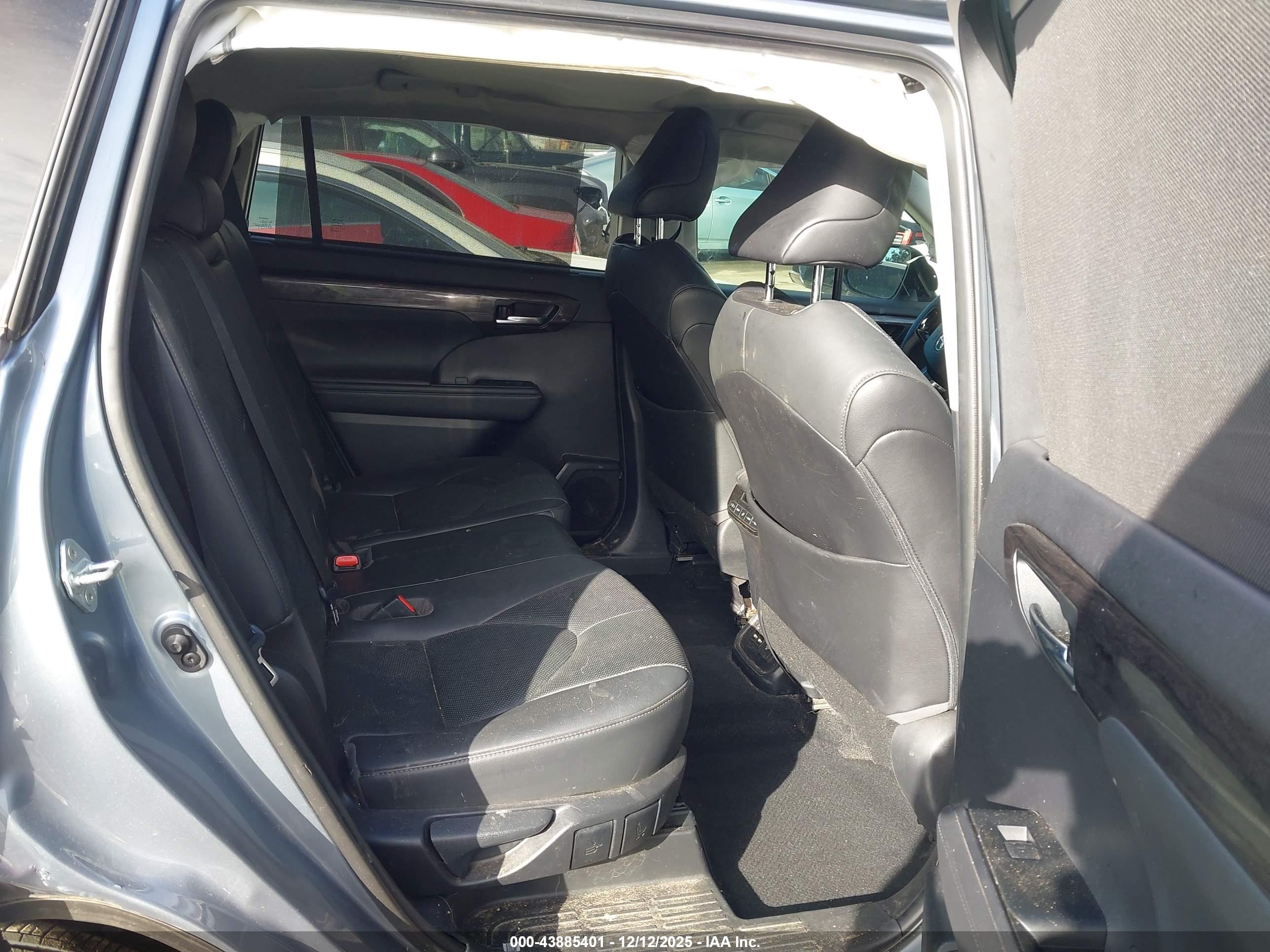 TOYOTA HIGHLANDER image 8