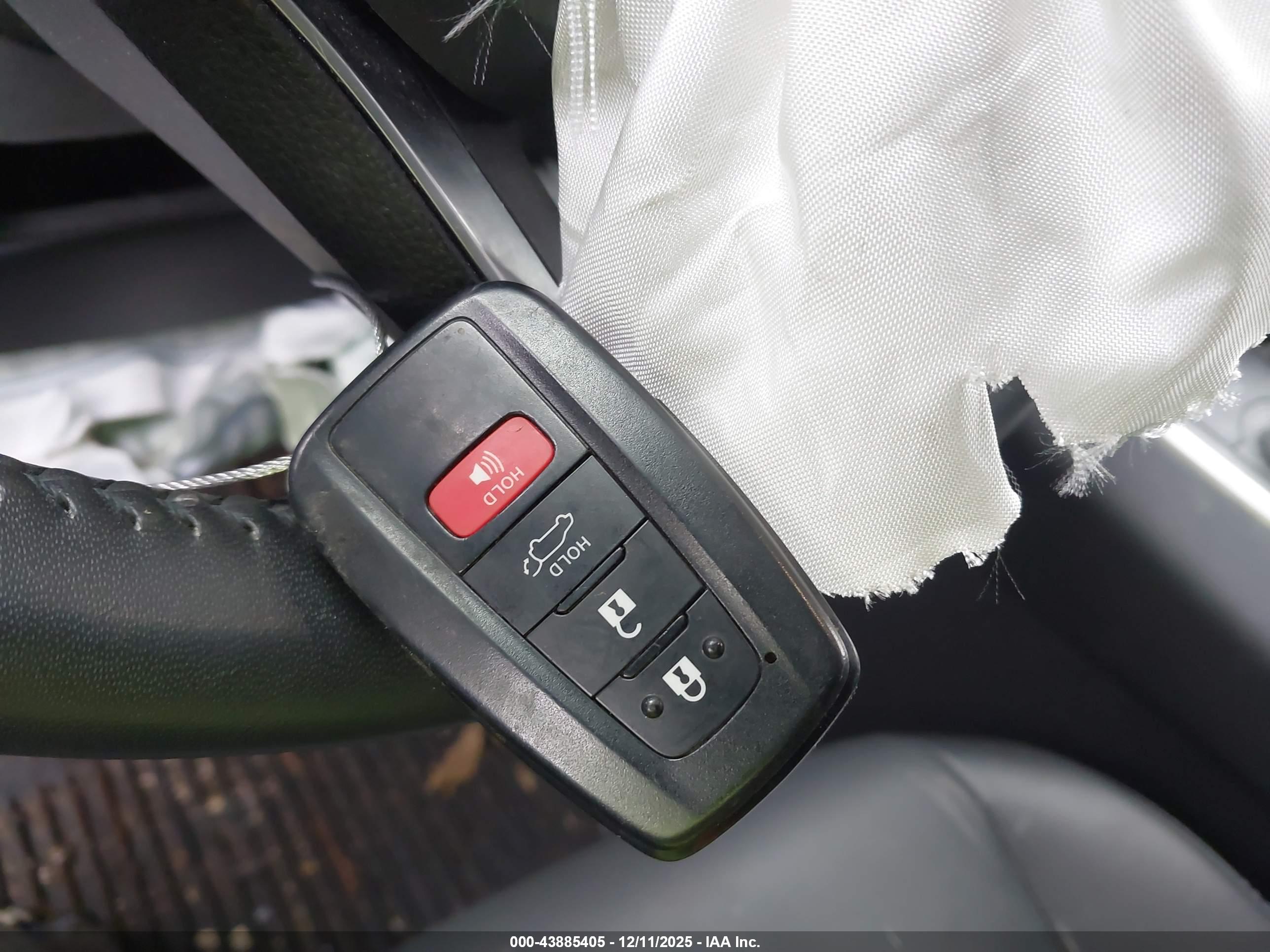 TOYOTA RAV4 image 11