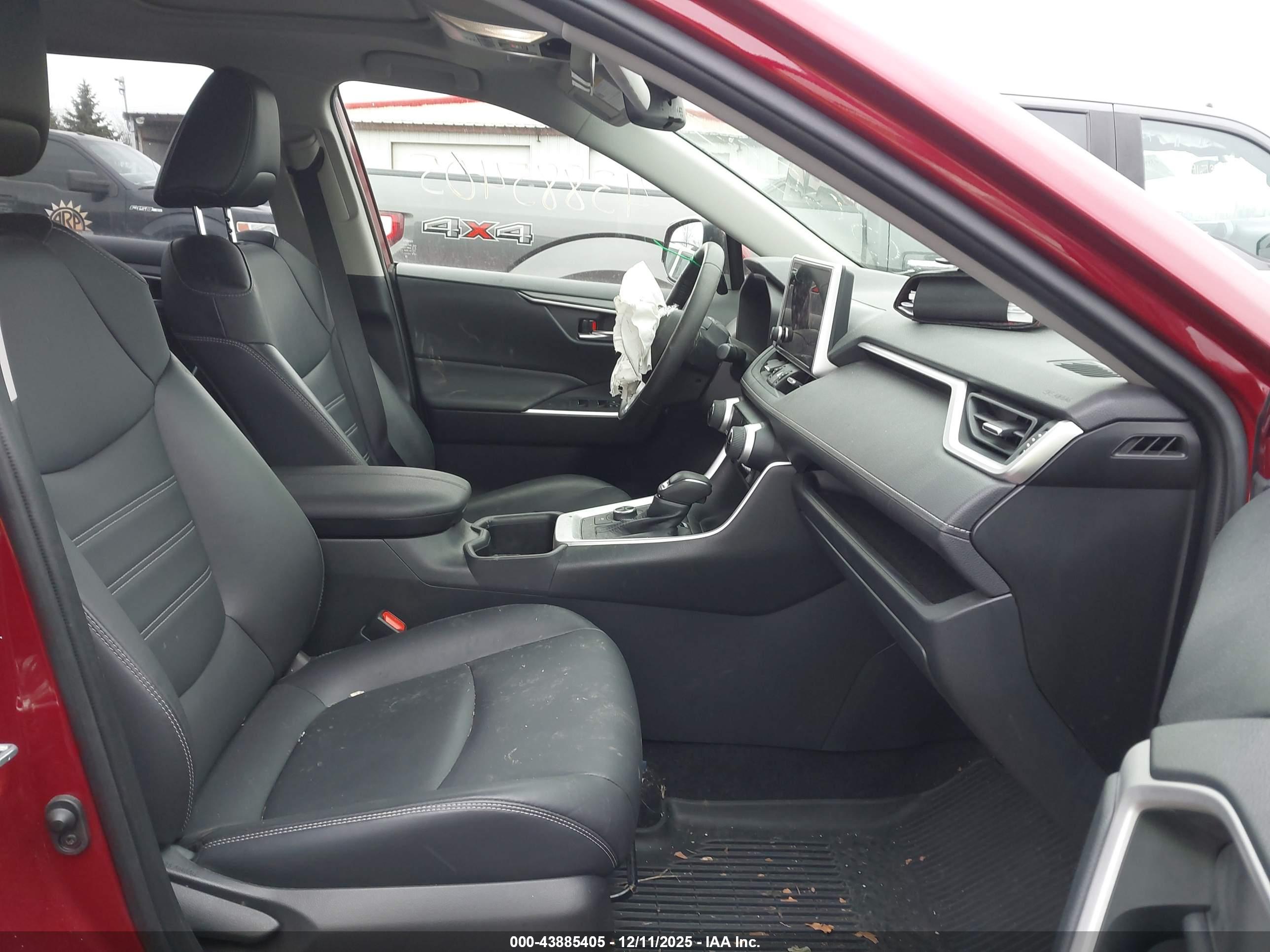 TOYOTA RAV4 image 5