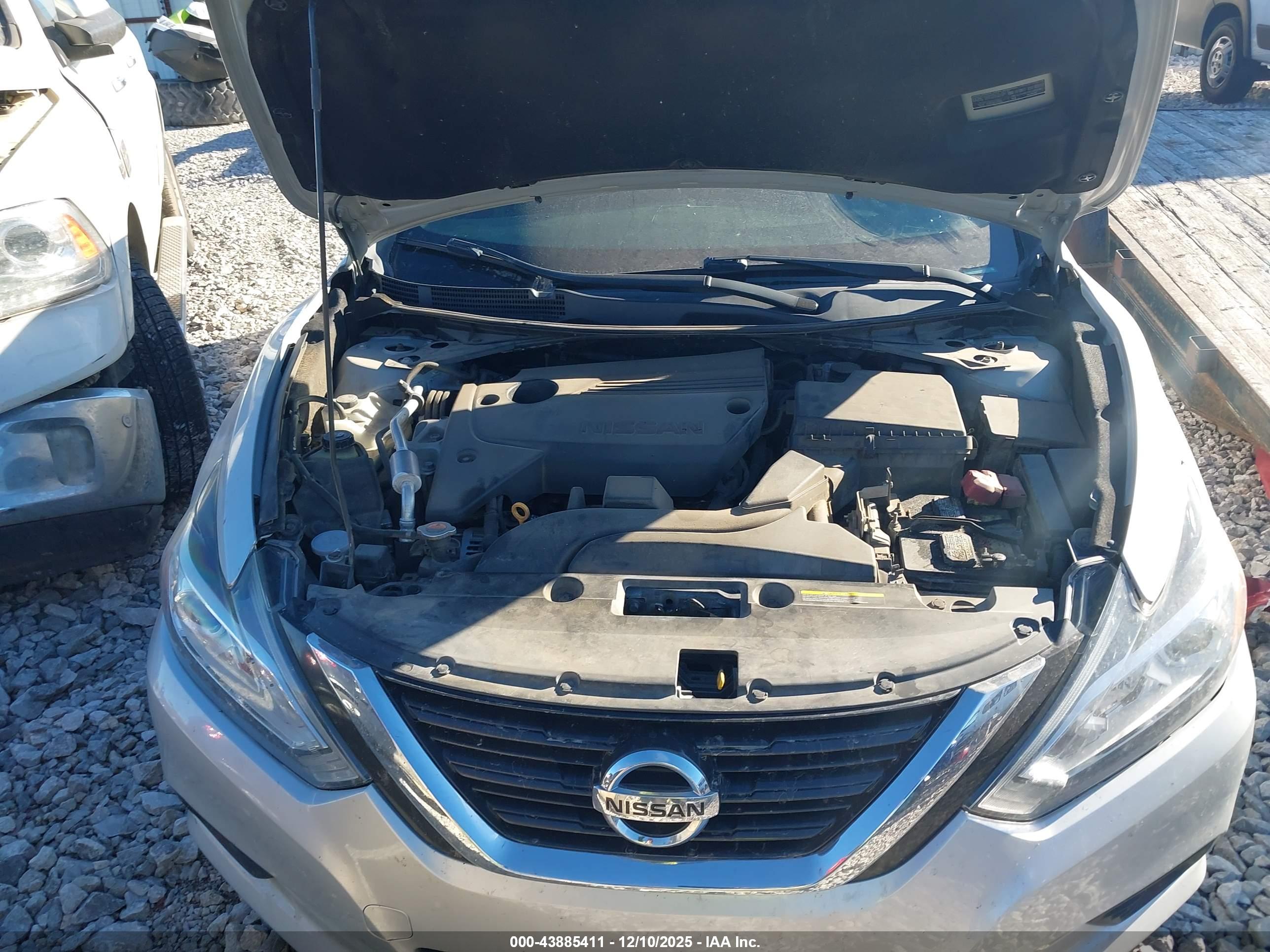 NISSAN ALTIMA image 10