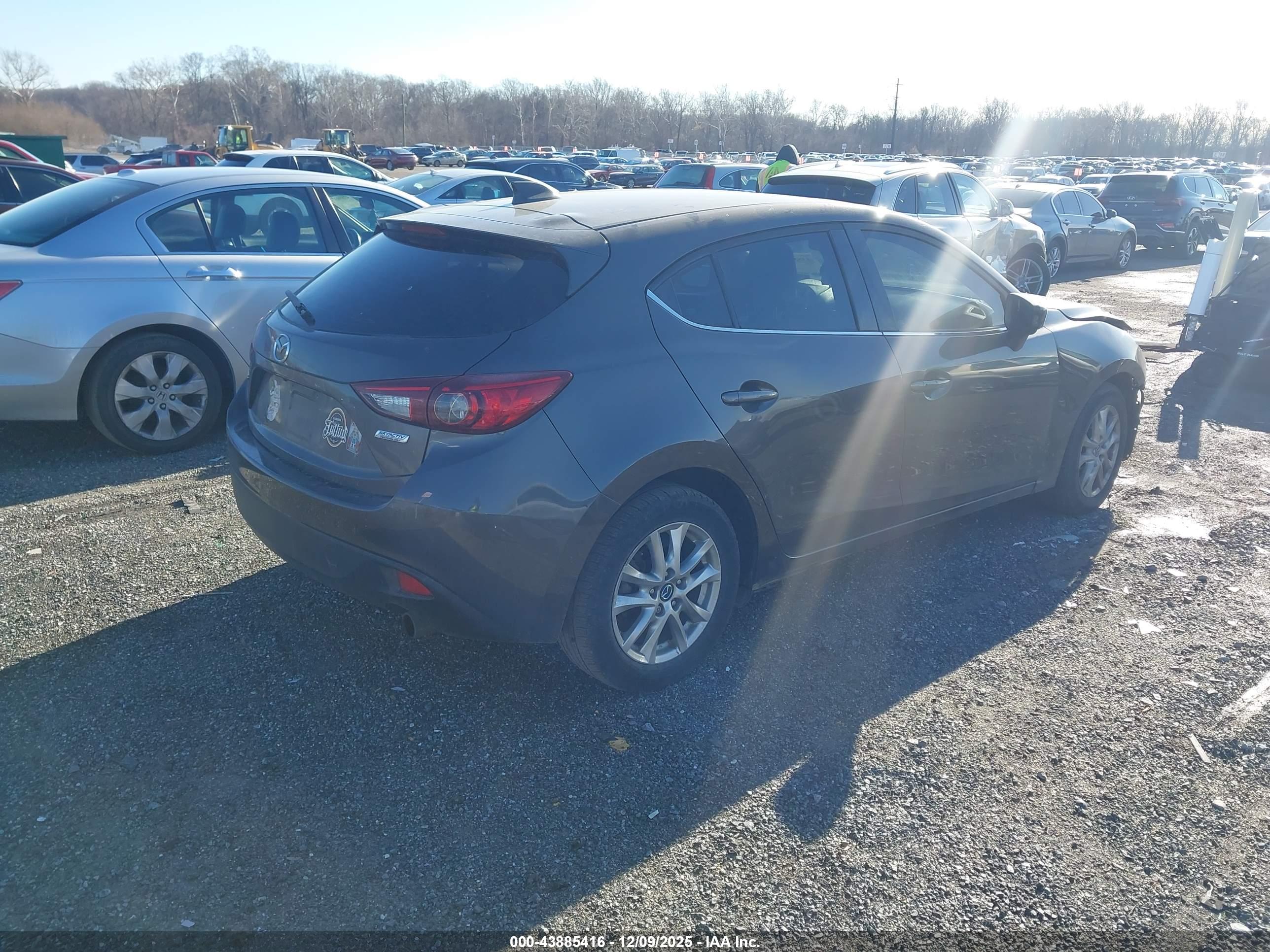 MAZDA MAZDA3 image 4