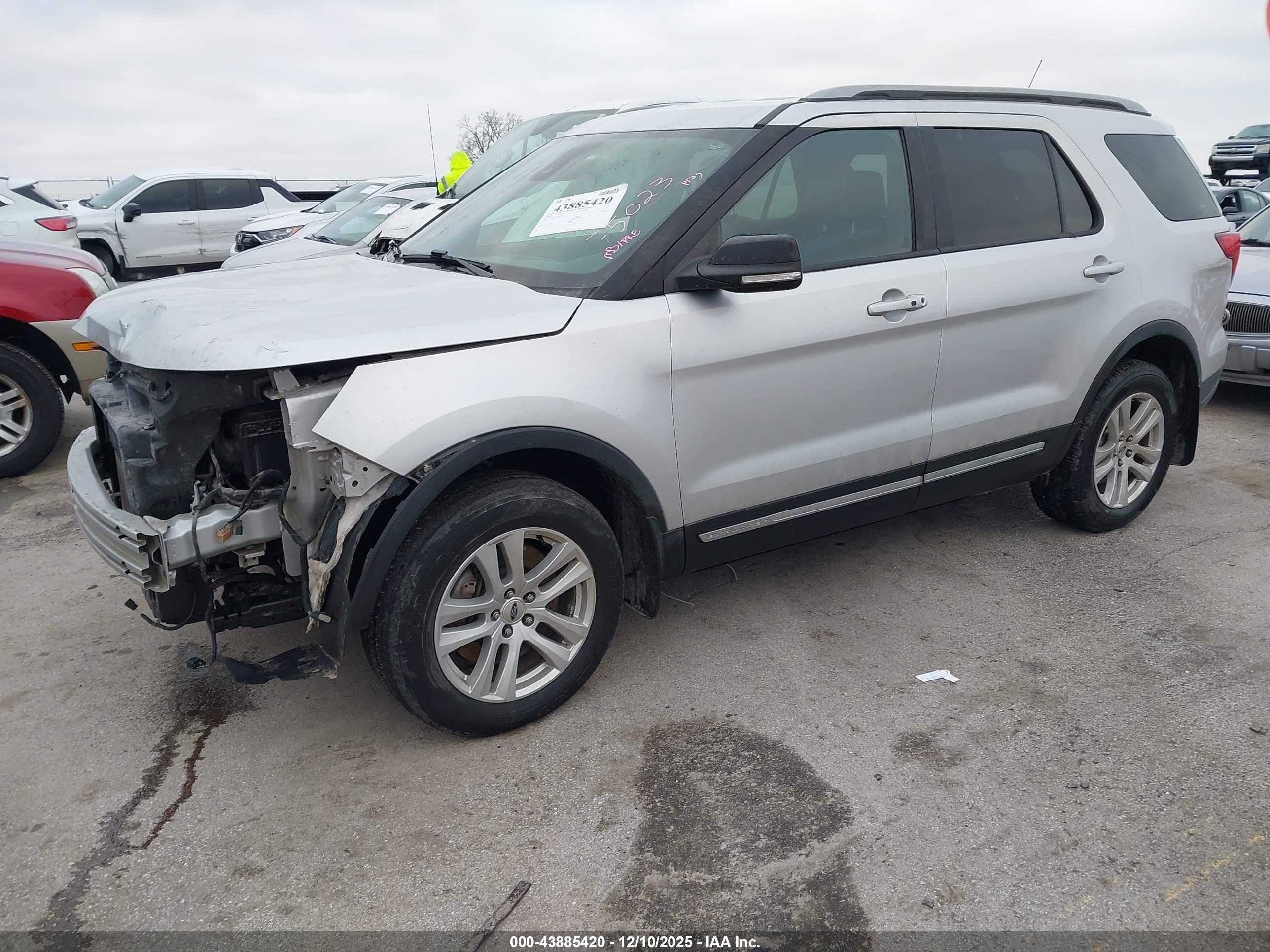 FORD EXPLORER image 2