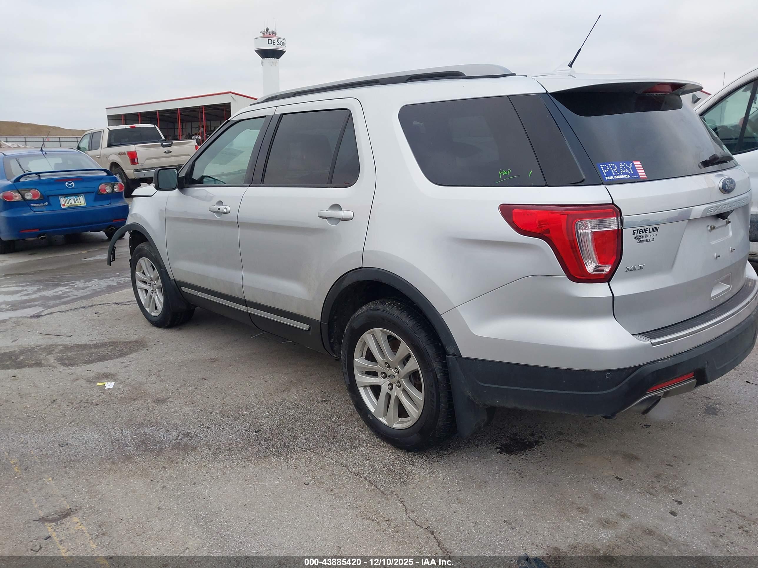 FORD EXPLORER image 3