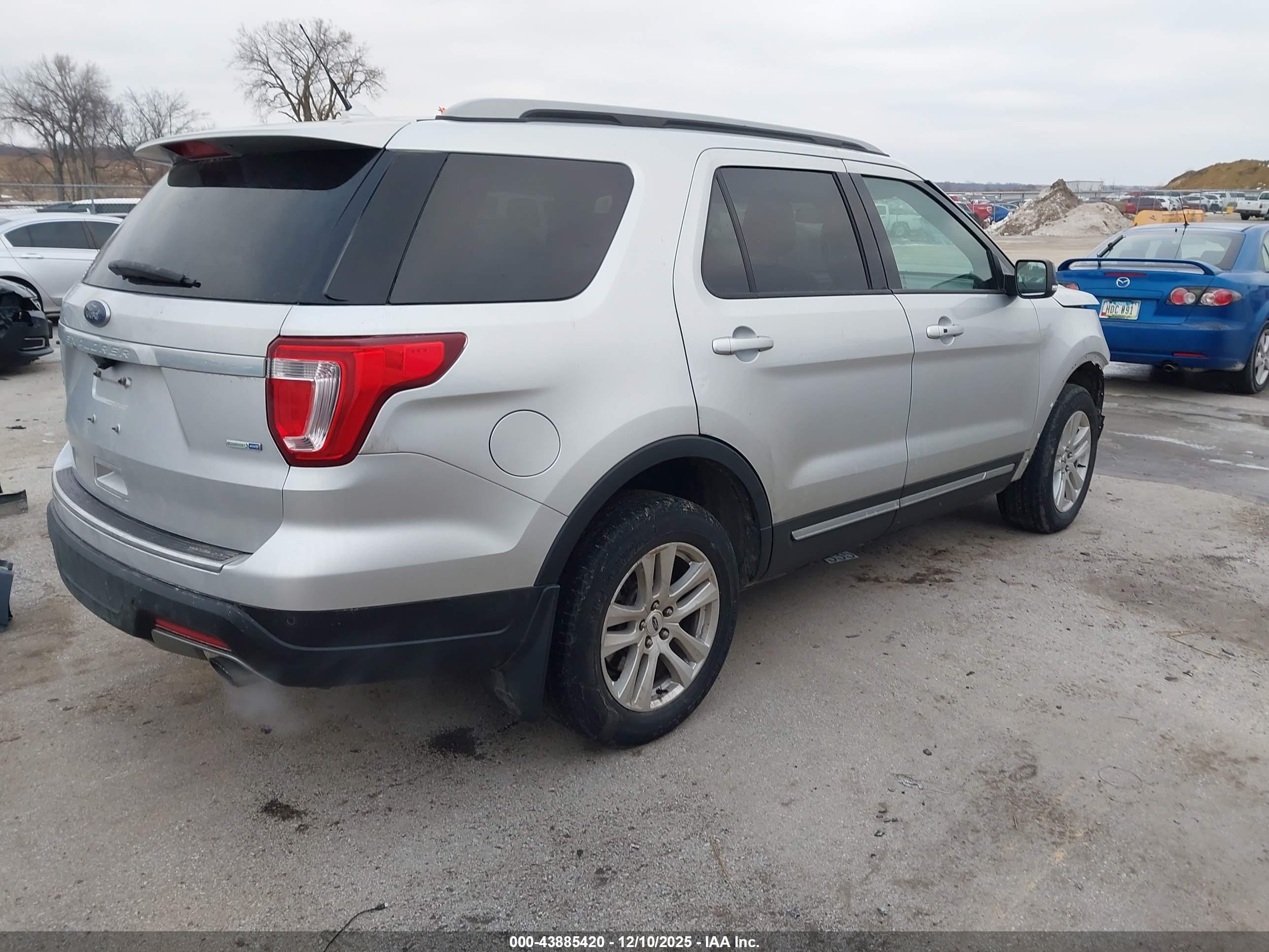 FORD EXPLORER image 4