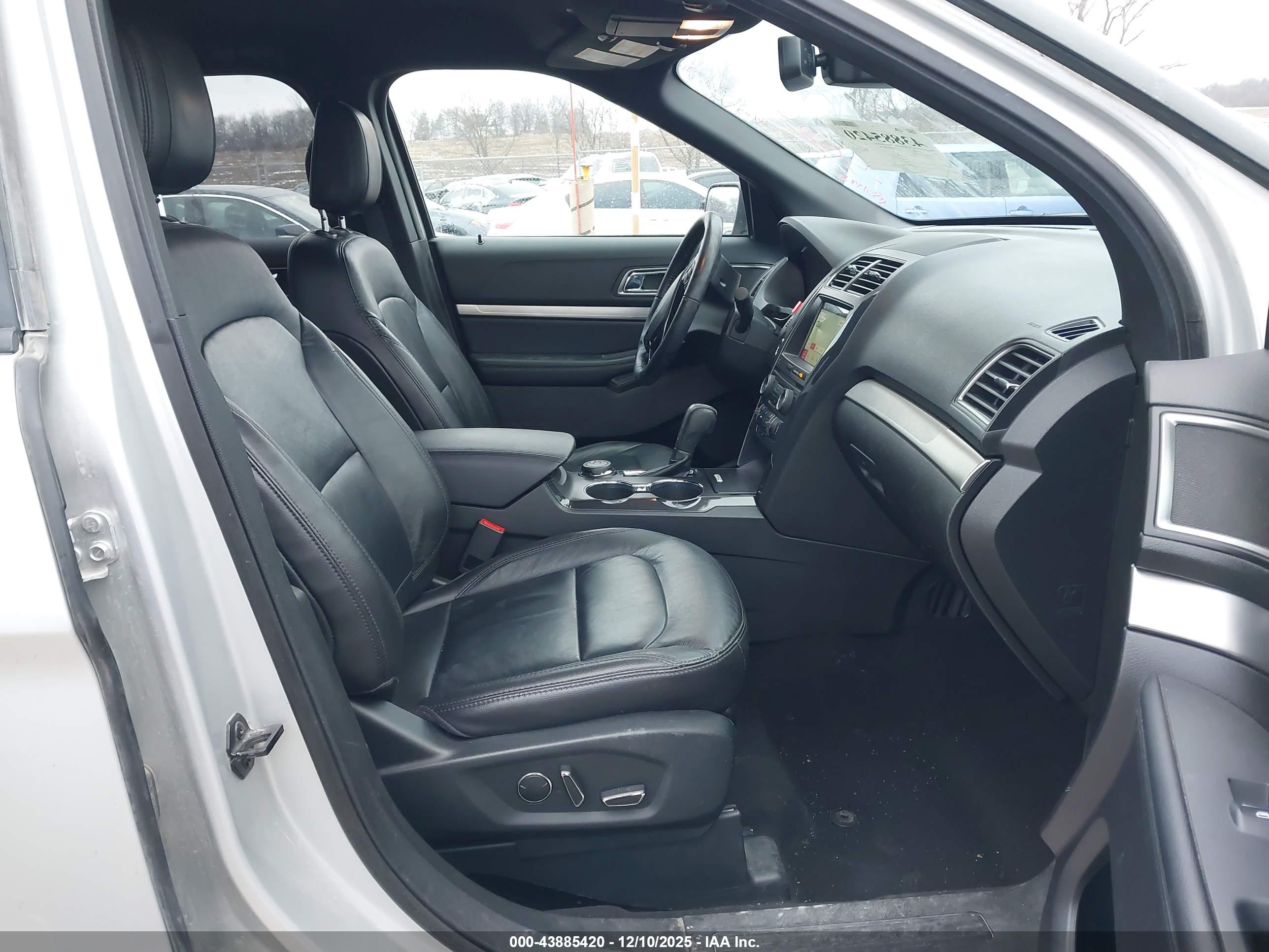 FORD EXPLORER image 5