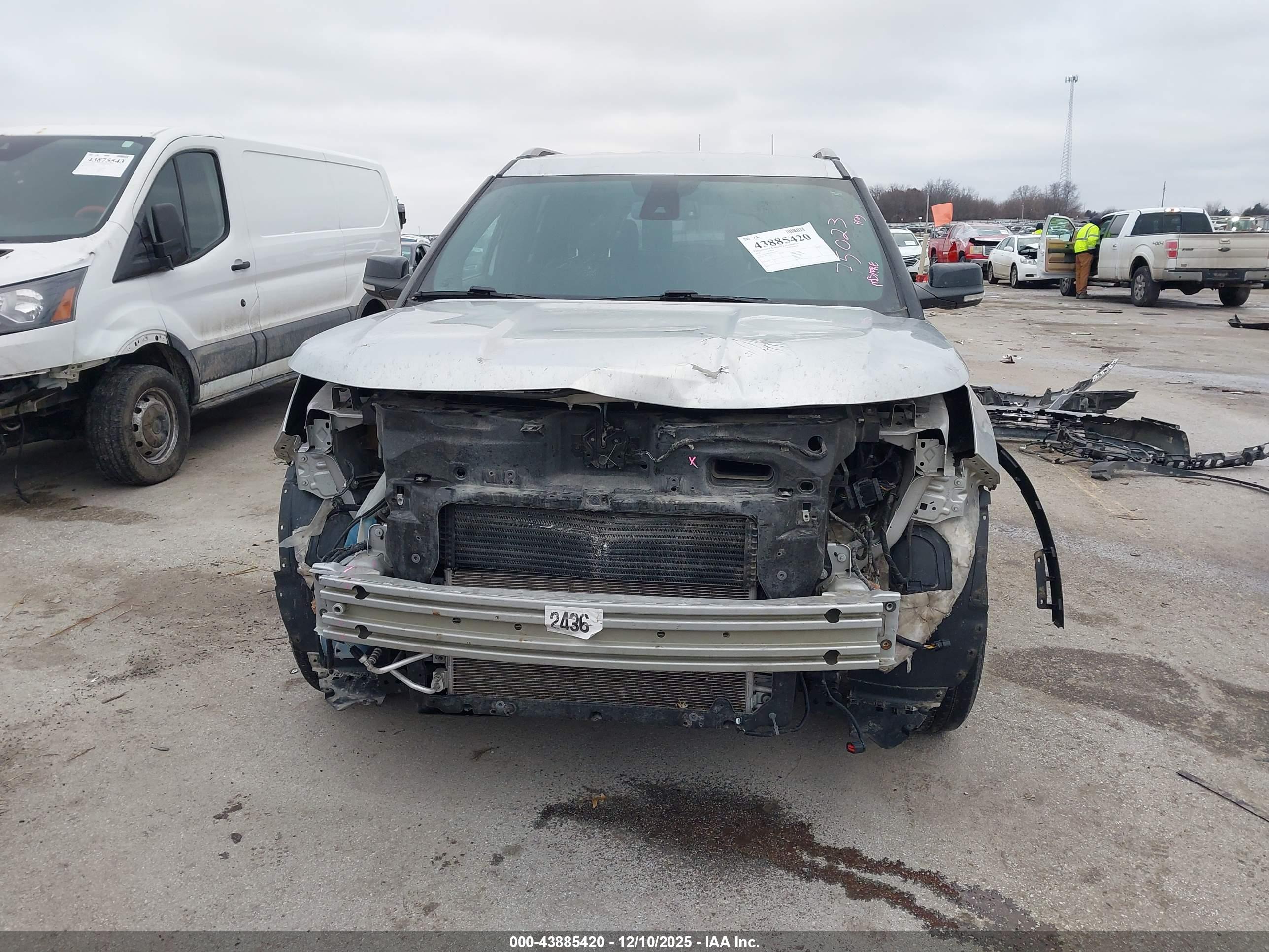 FORD EXPLORER image 6