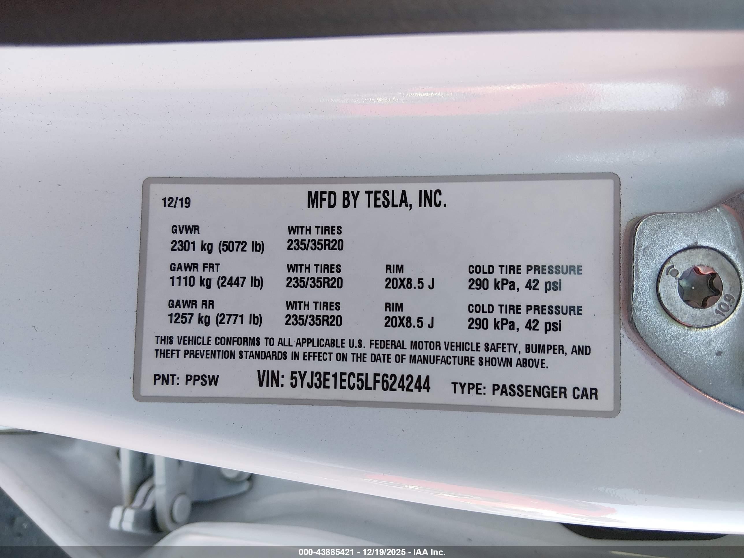 TESLA MODEL image 9
