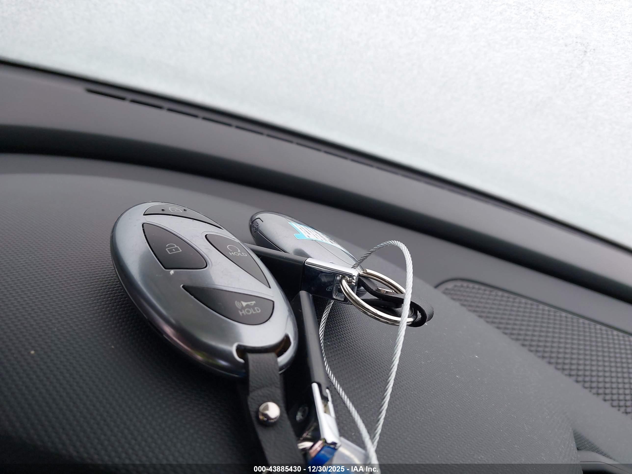 HYUNDAI ELANTRA image 11