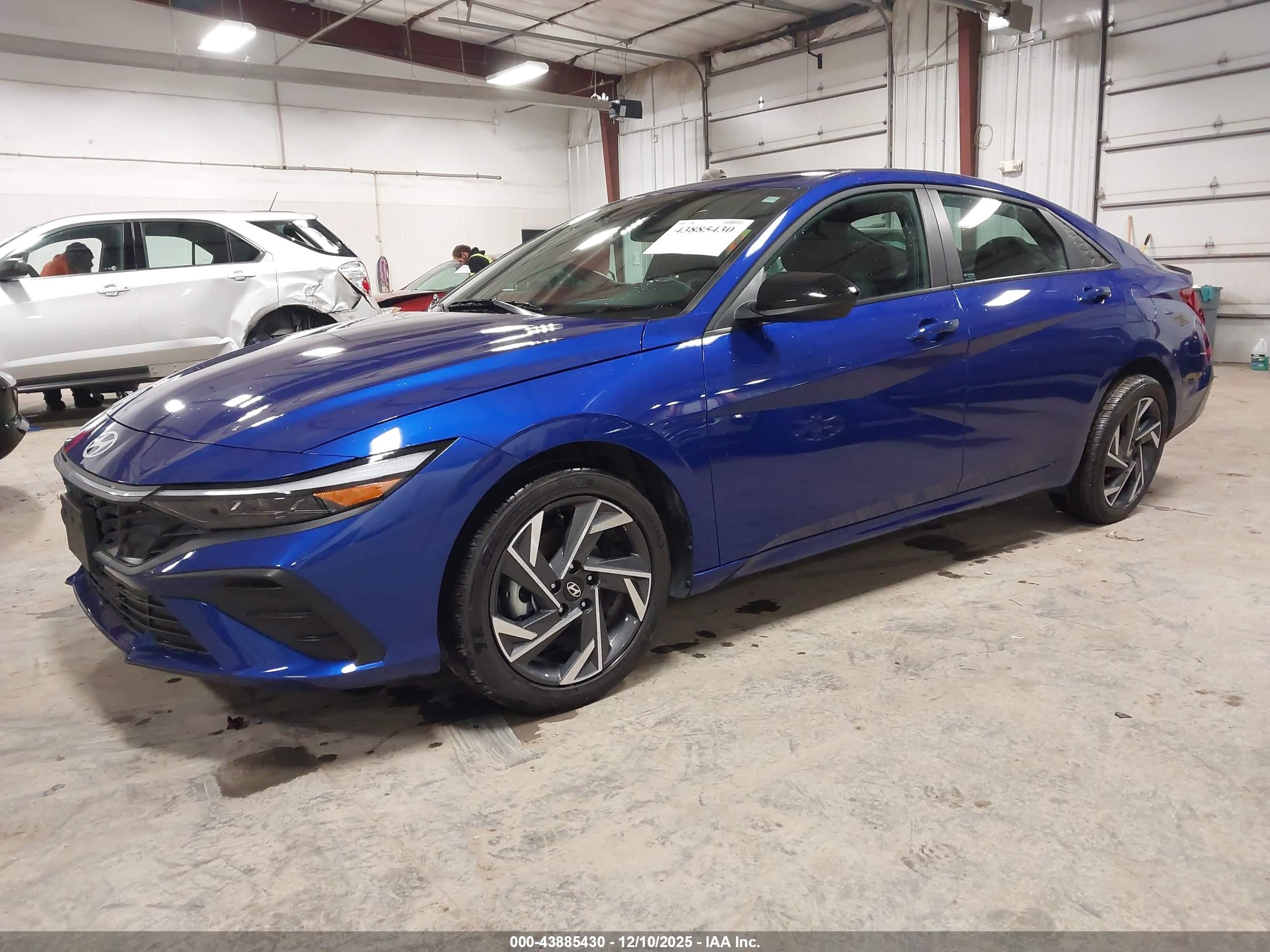 HYUNDAI ELANTRA image 2