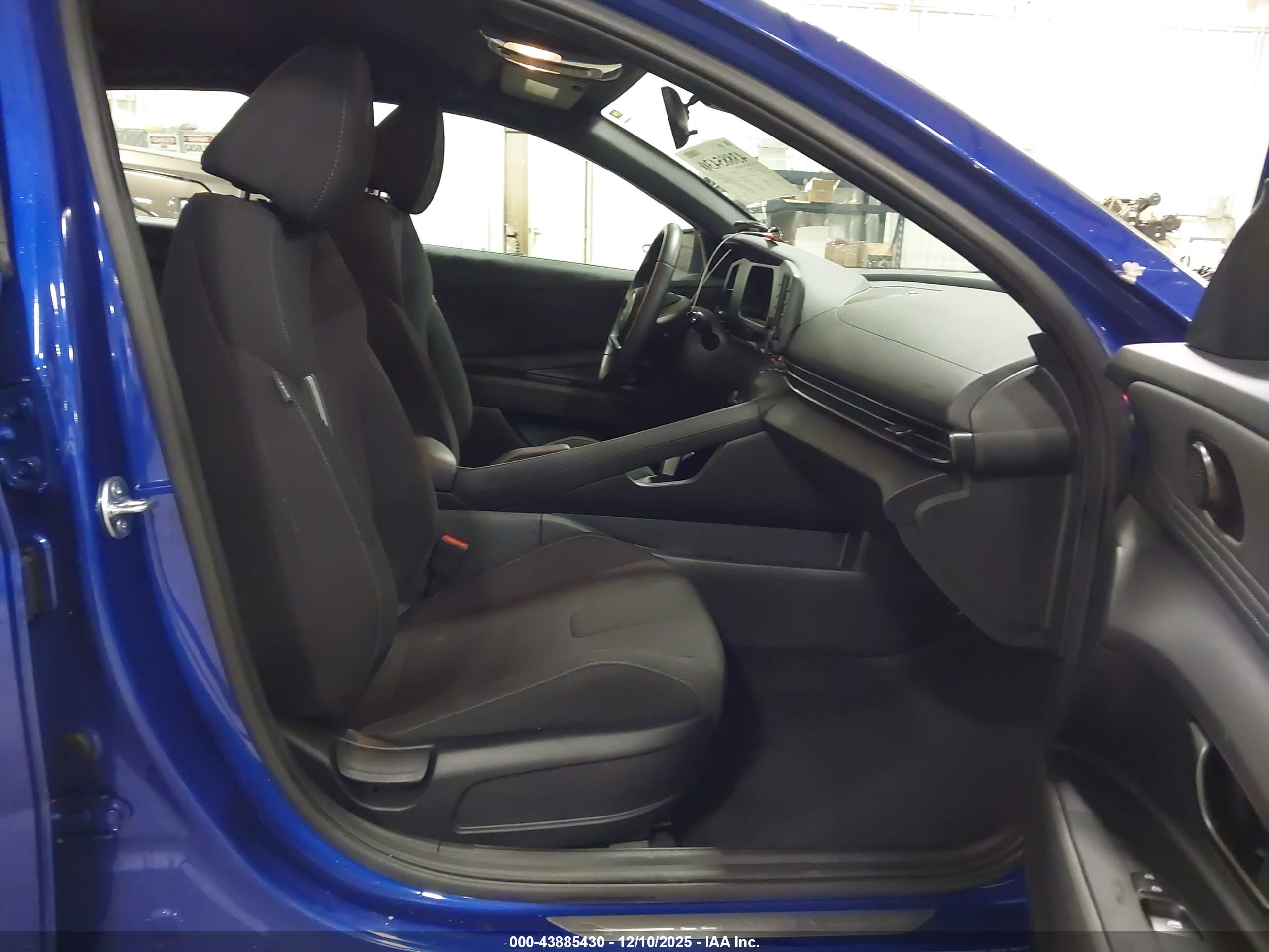 HYUNDAI ELANTRA image 5