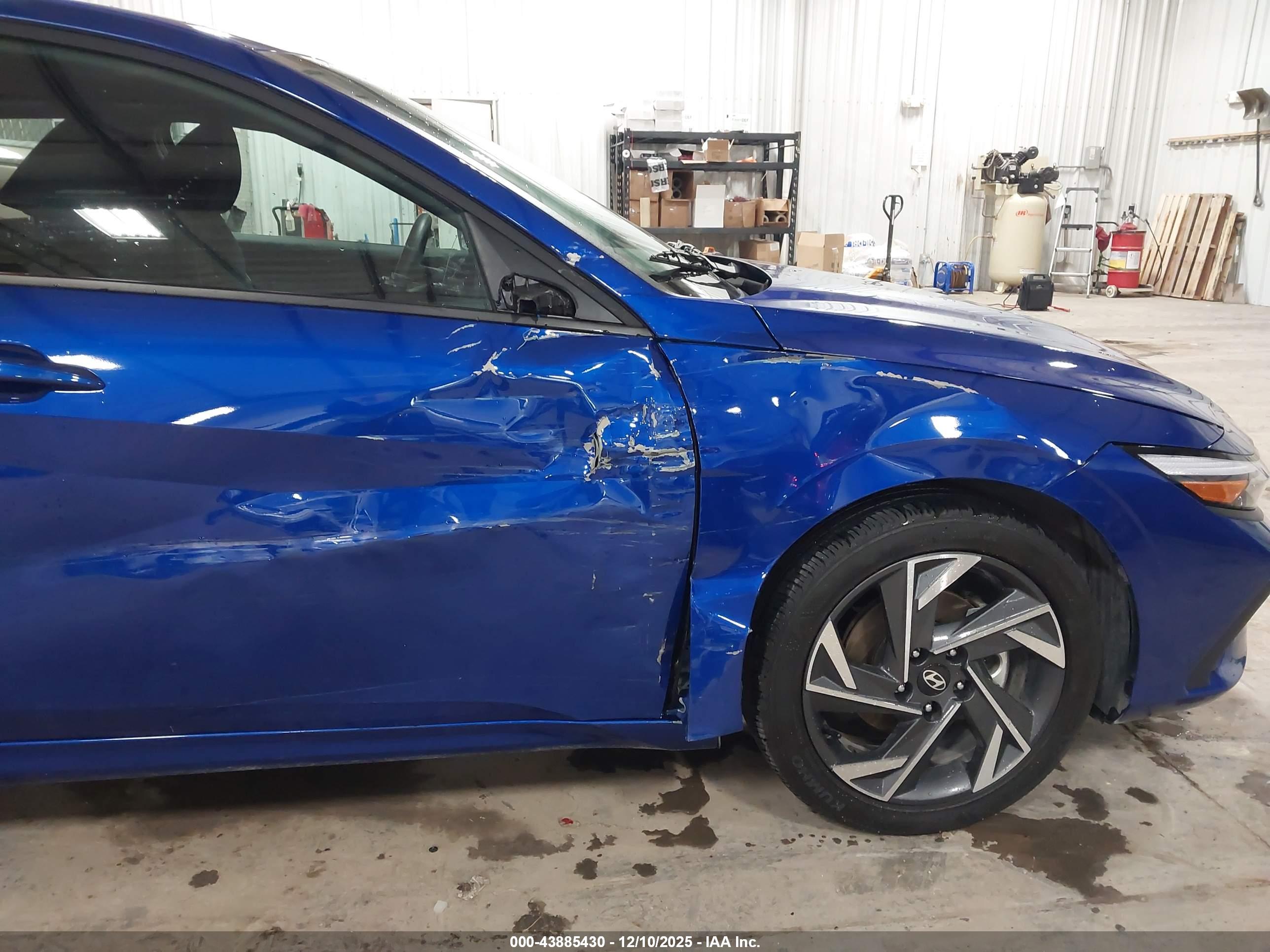 HYUNDAI ELANTRA image 6