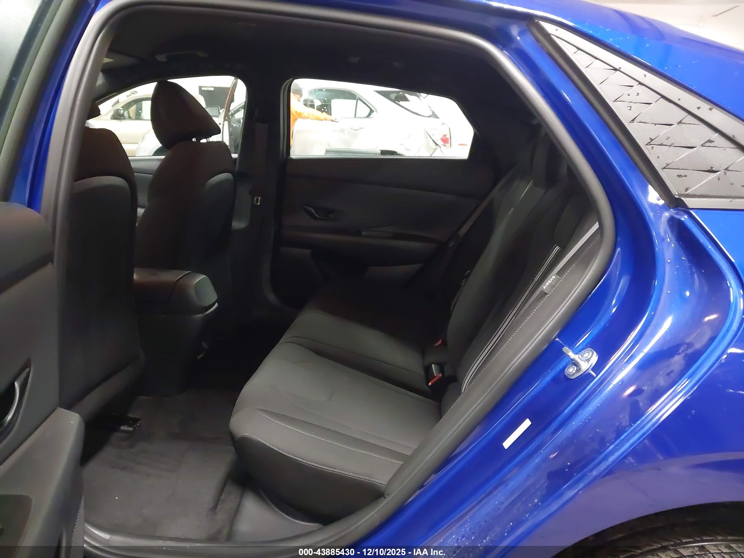 HYUNDAI ELANTRA image 8