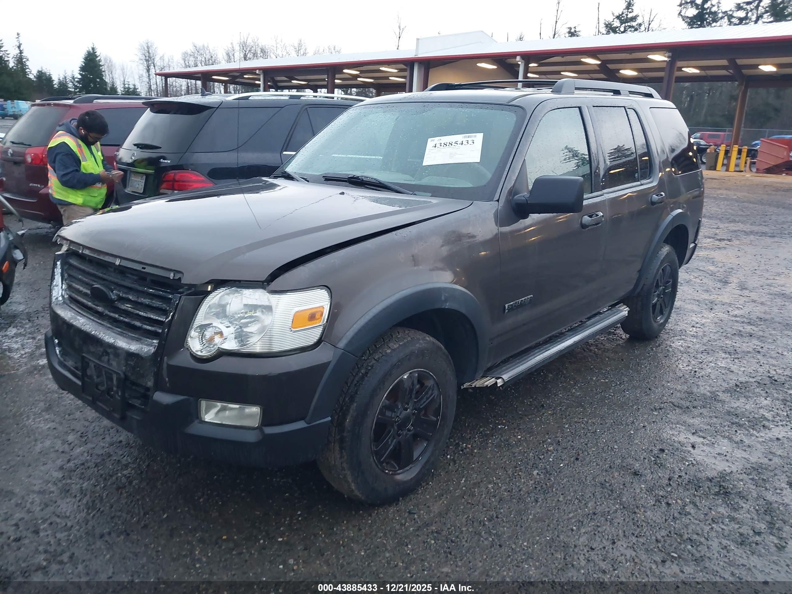 FORD EXPLORER image 2