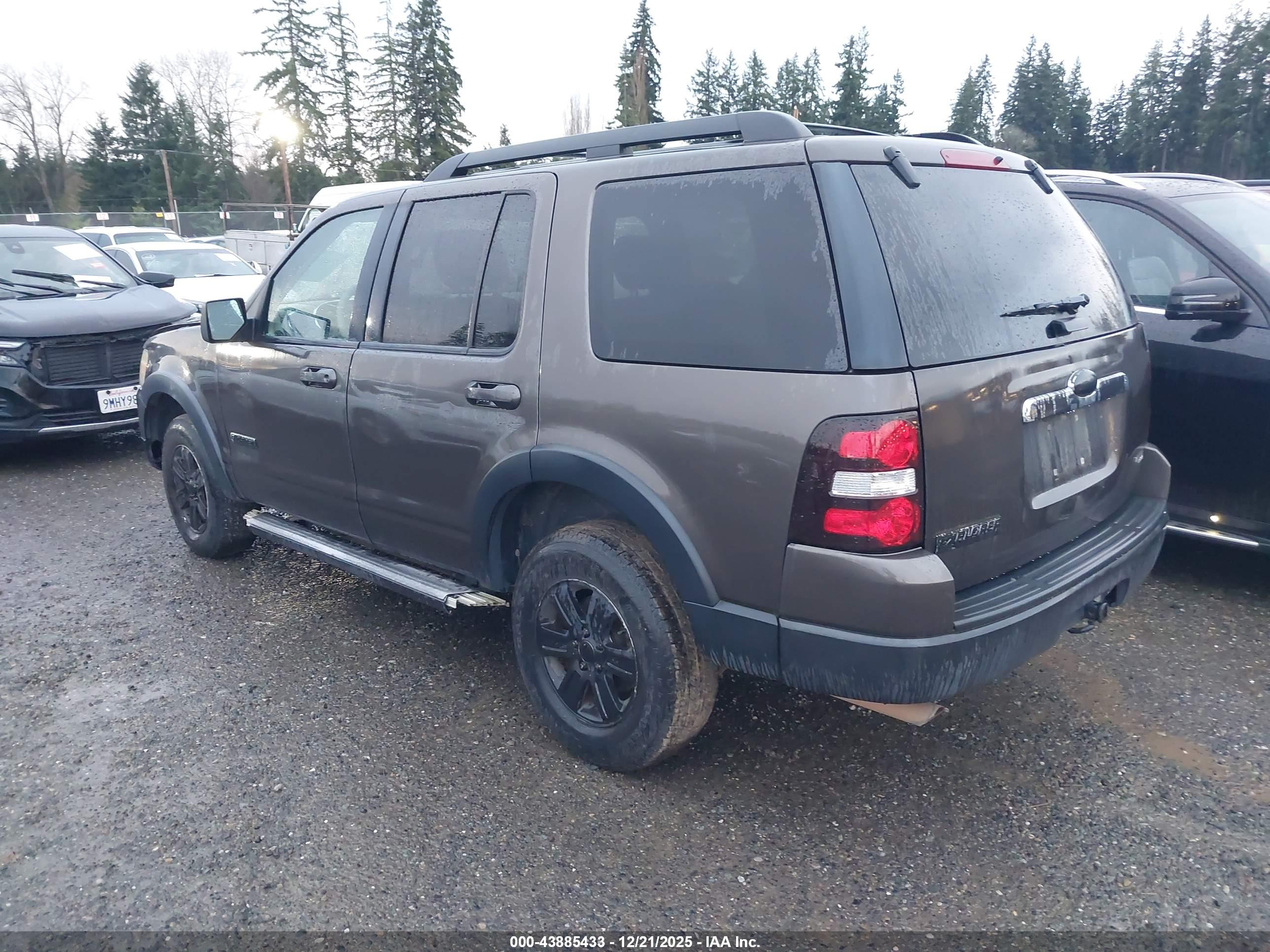 FORD EXPLORER image 3