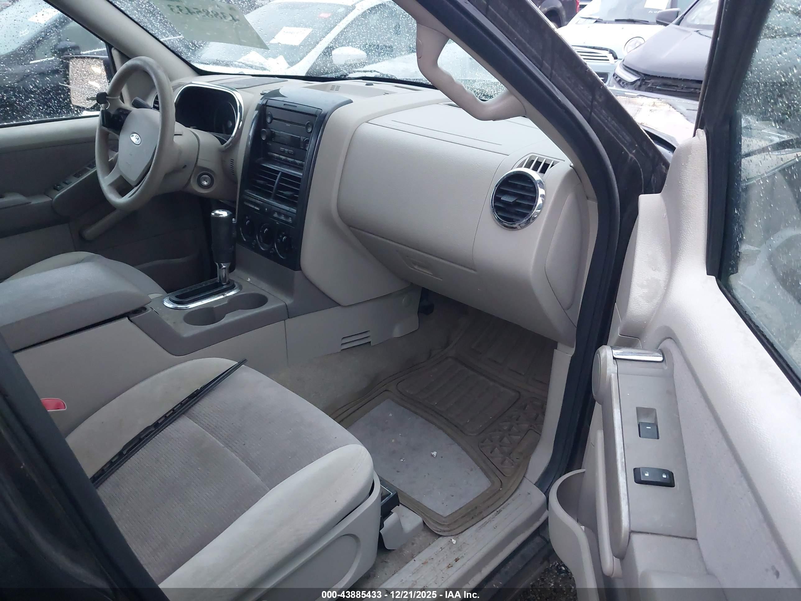 FORD EXPLORER image 5