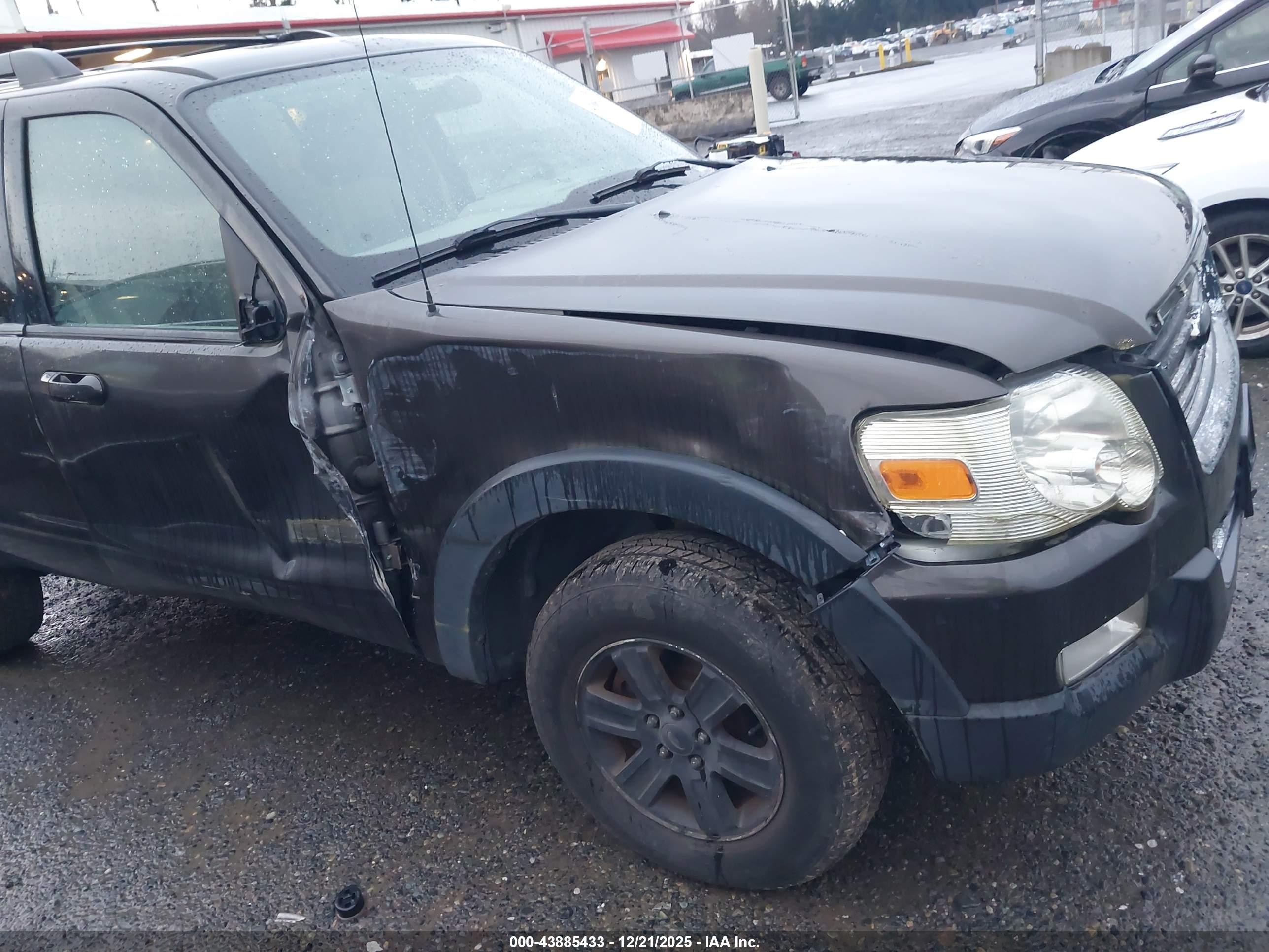 FORD EXPLORER image 6