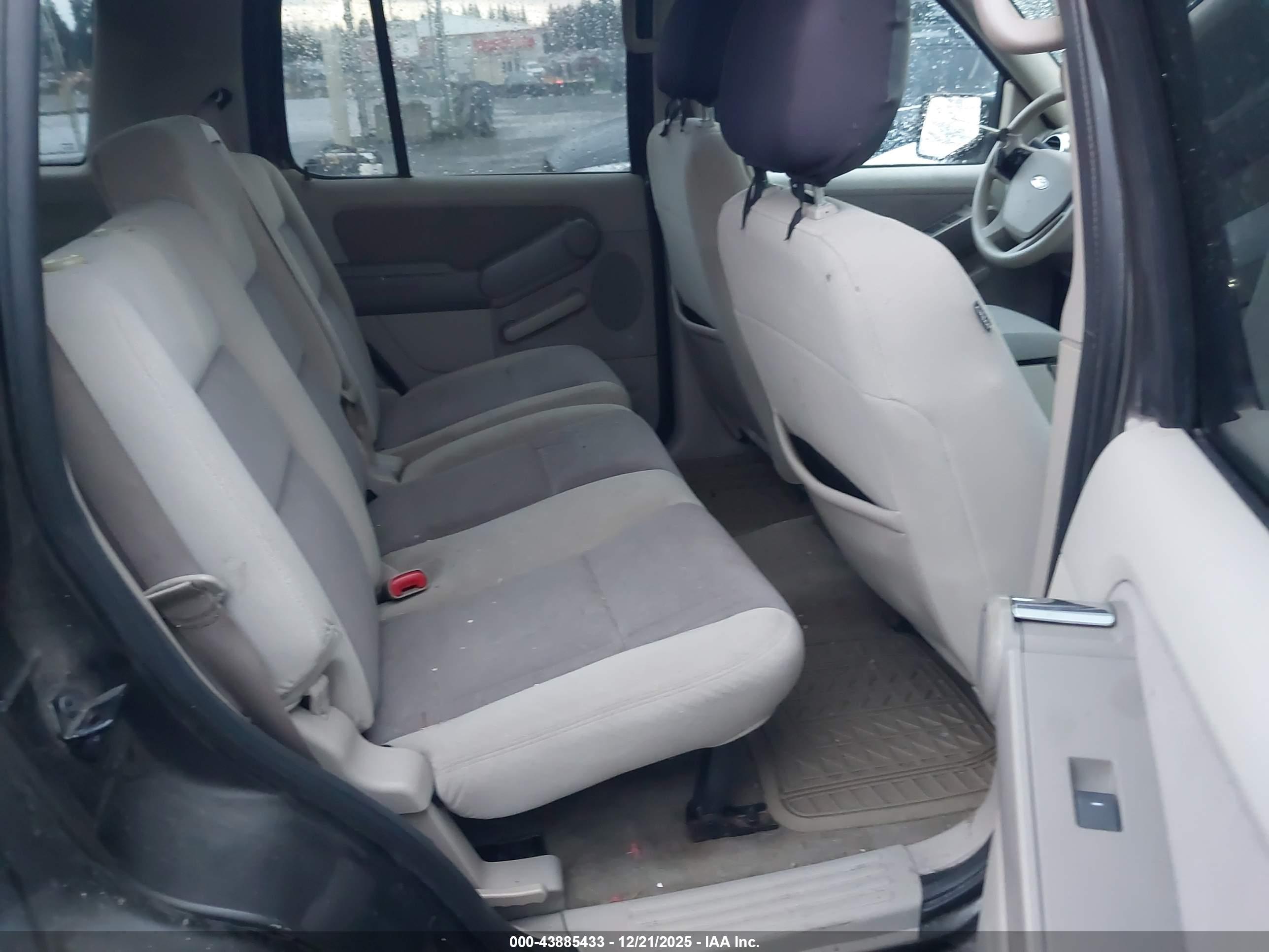 FORD EXPLORER image 8