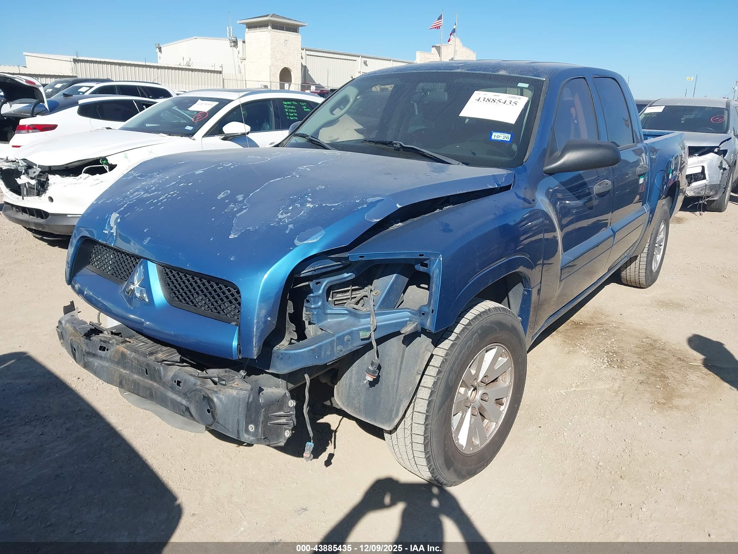 MITSUBISHI RAIDER image 2