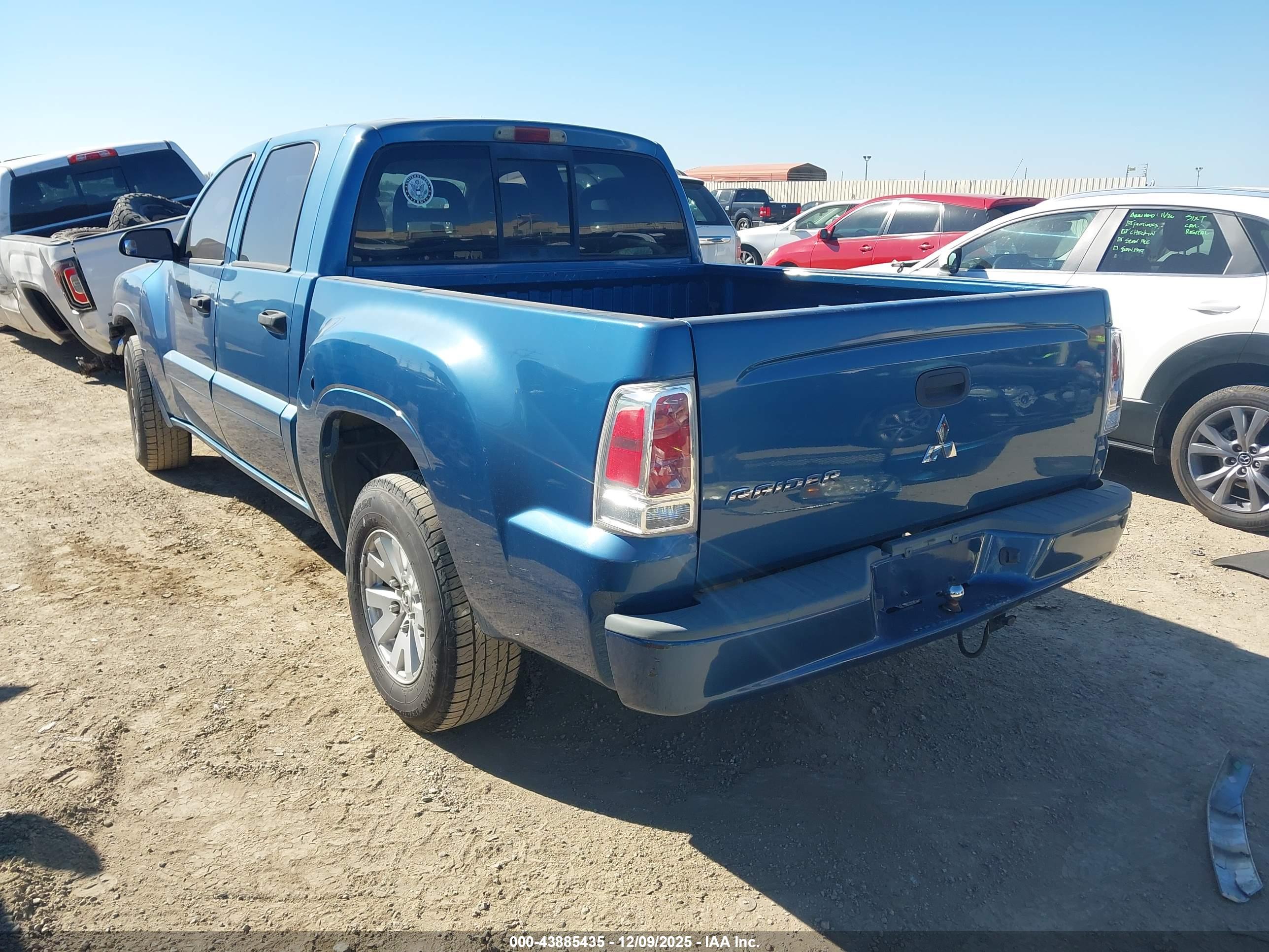 MITSUBISHI RAIDER image 3