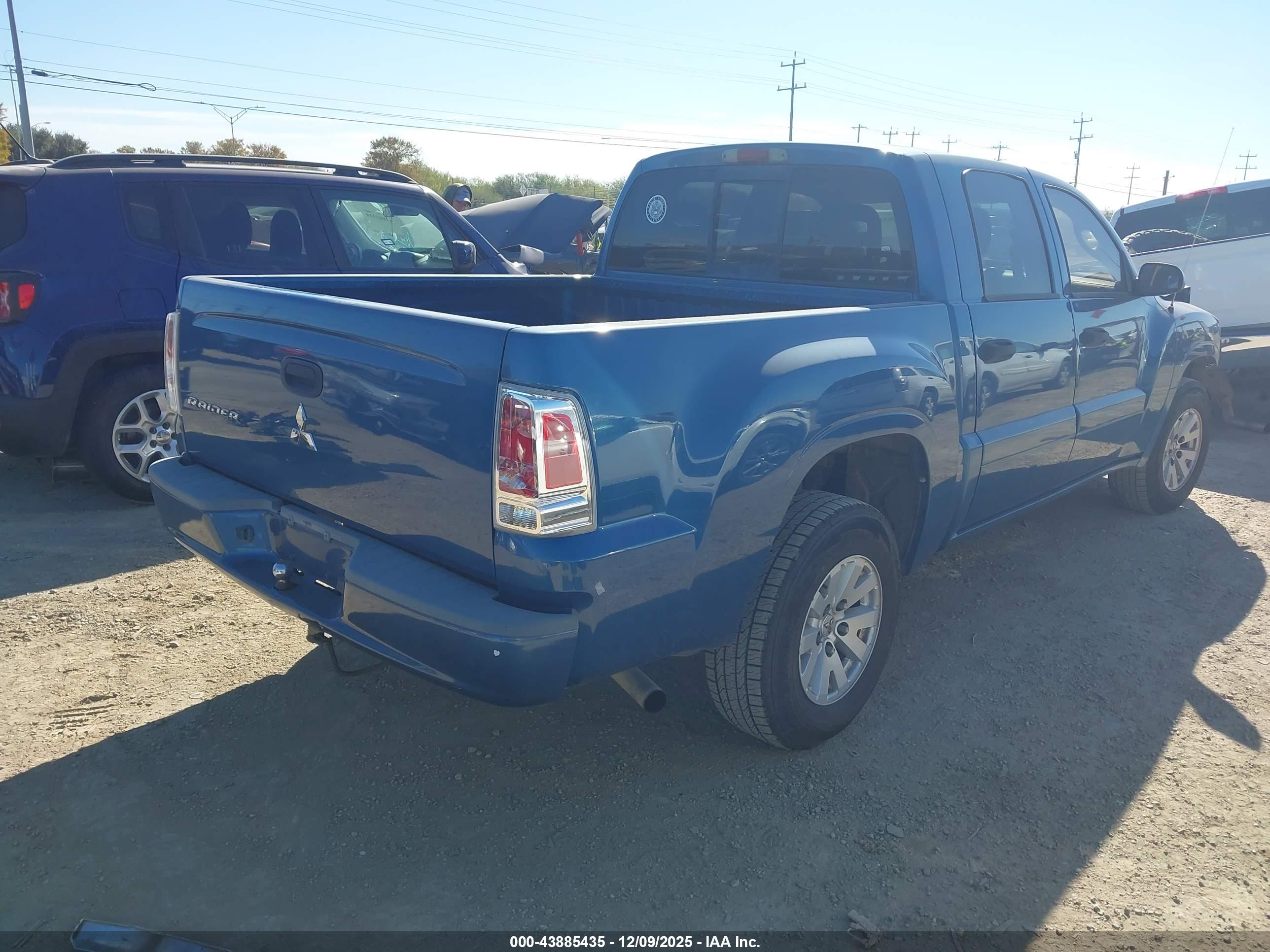 MITSUBISHI RAIDER image 4