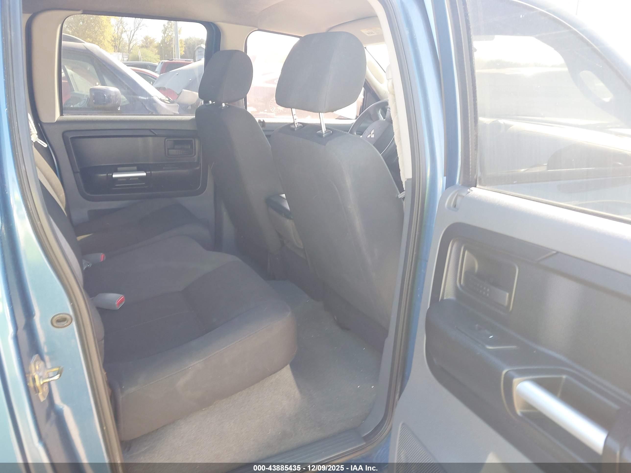 MITSUBISHI RAIDER image 8