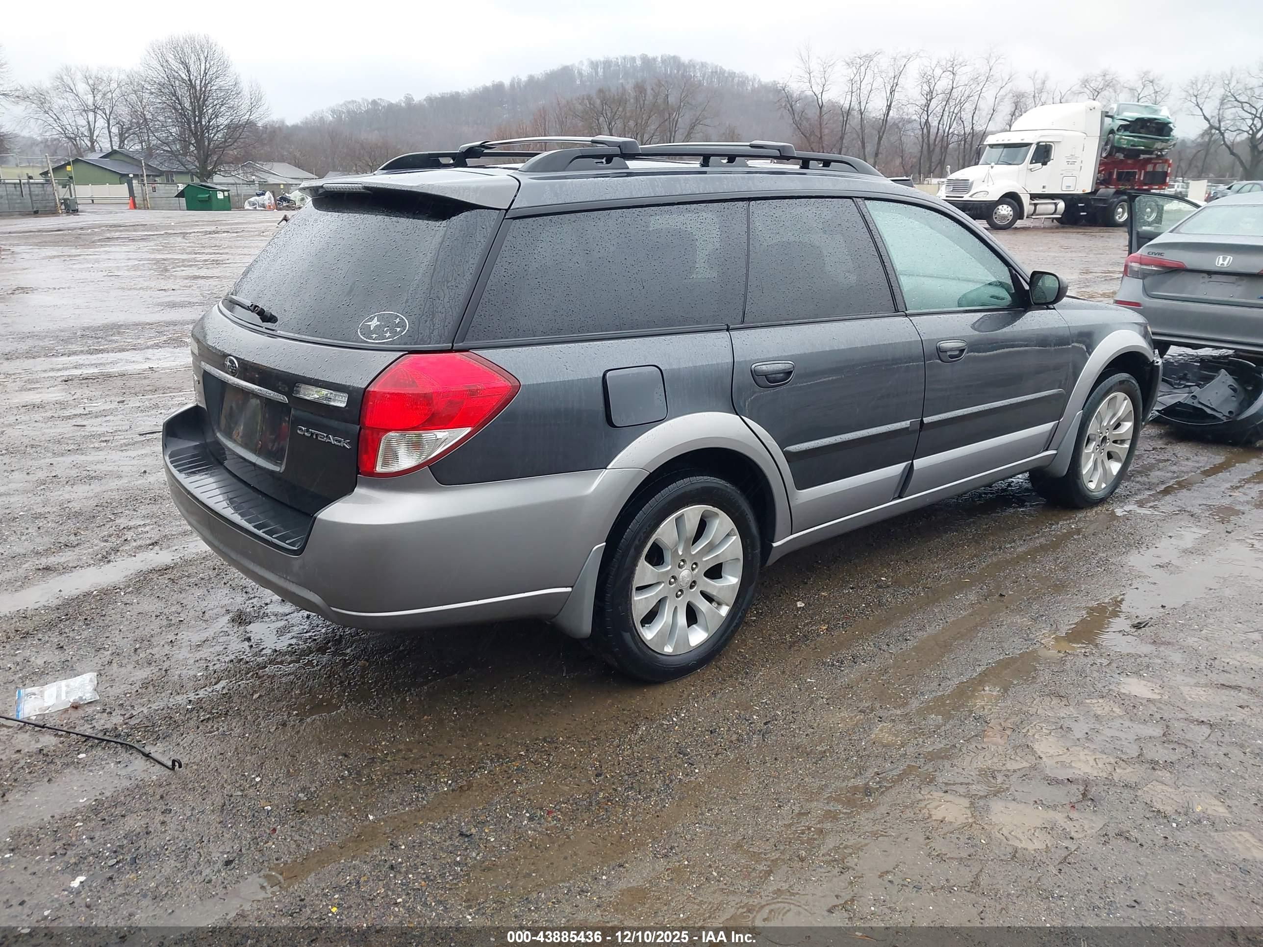 SUBARU OUTBACK image 4