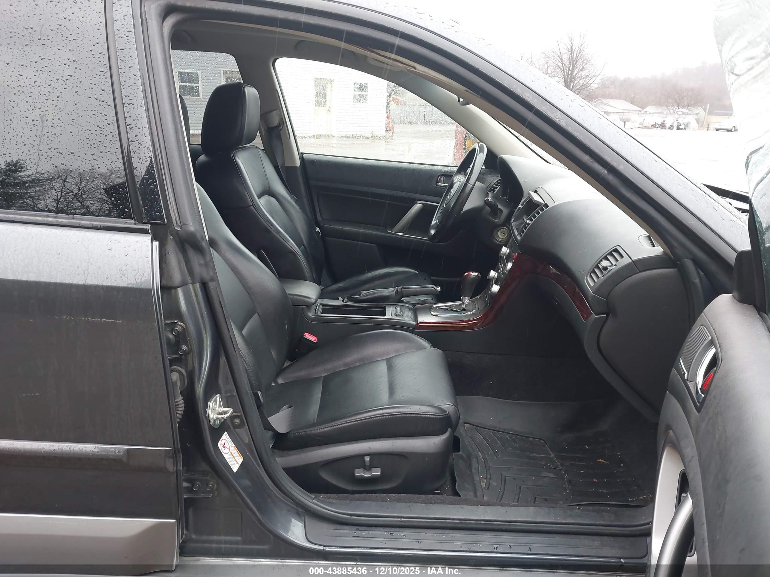 SUBARU OUTBACK image 5