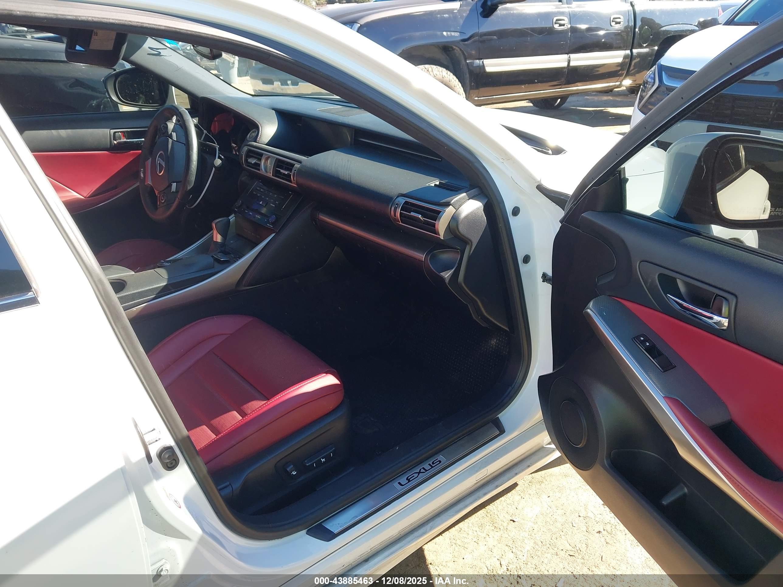 LEXUS IS image 5