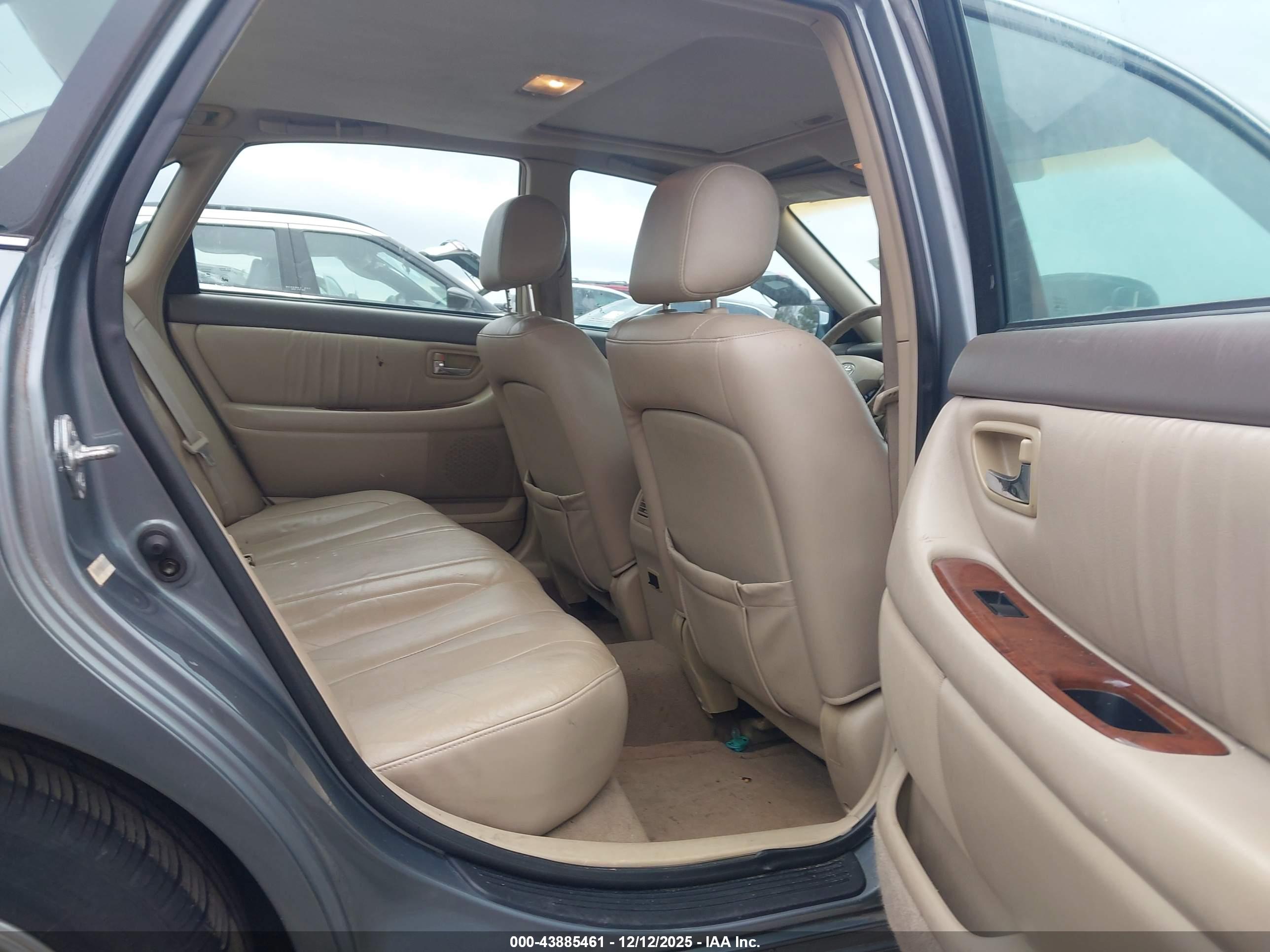 TOYOTA AVALON image 8