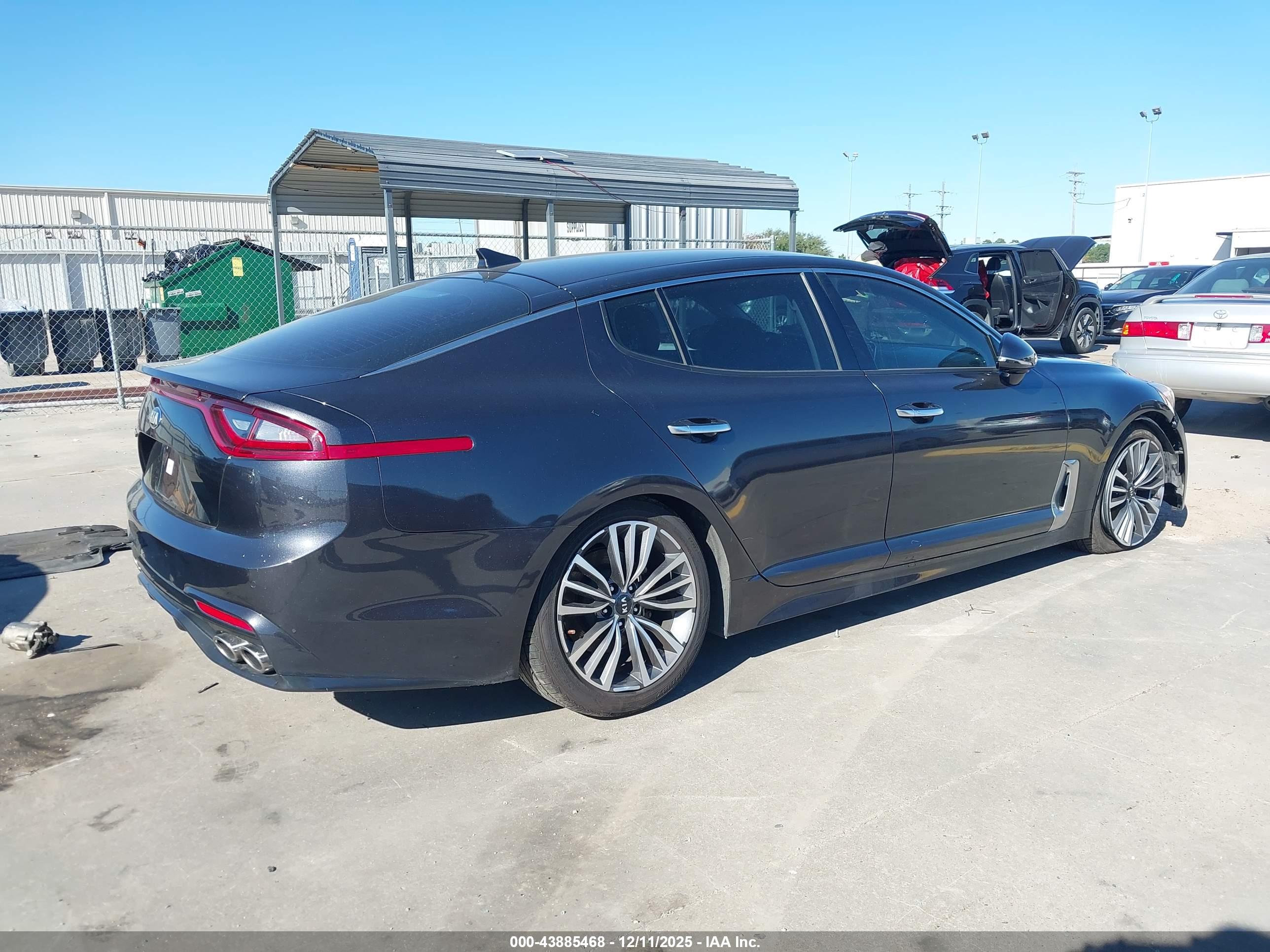 KIA STINGER image 4