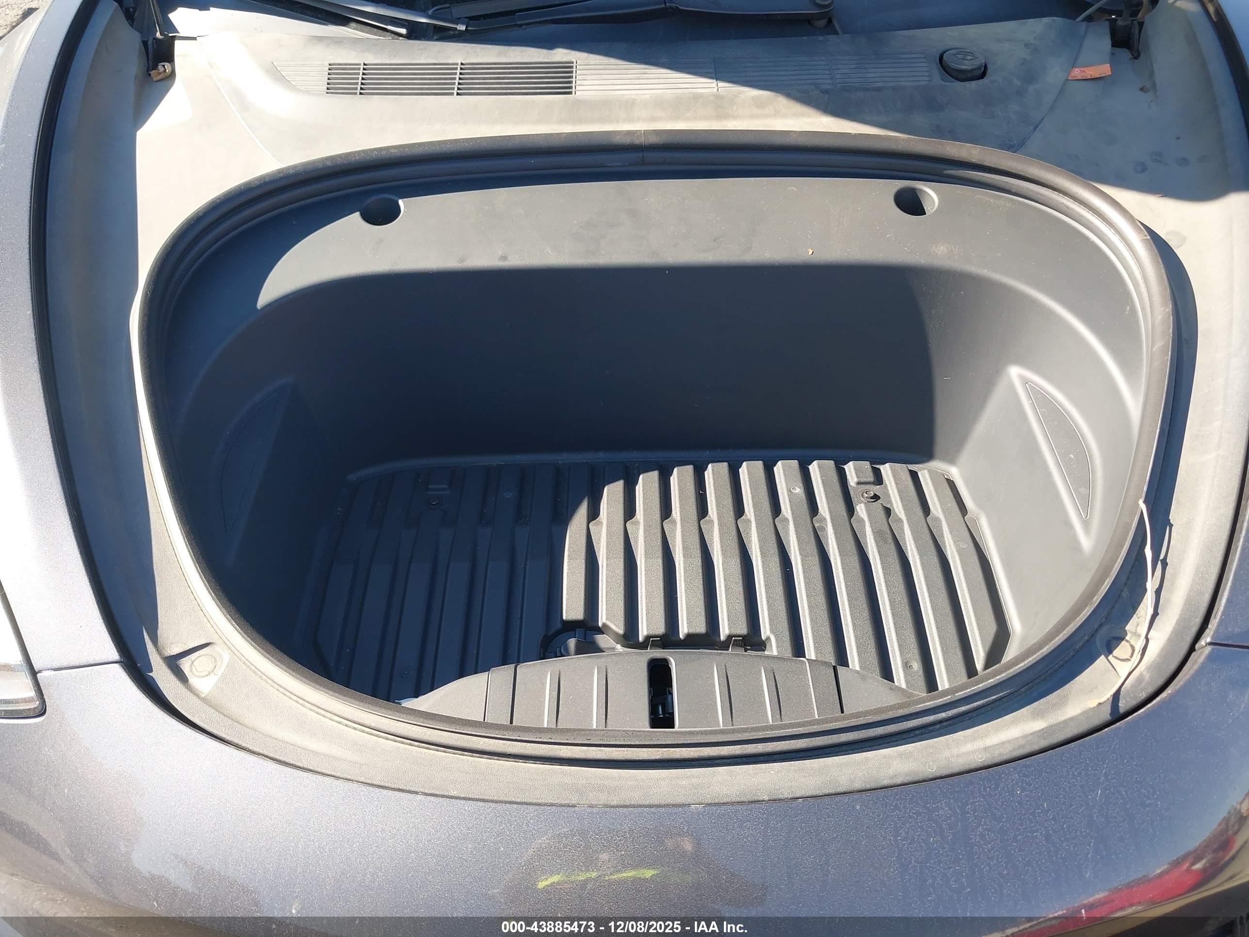 TESLA MODEL image 10