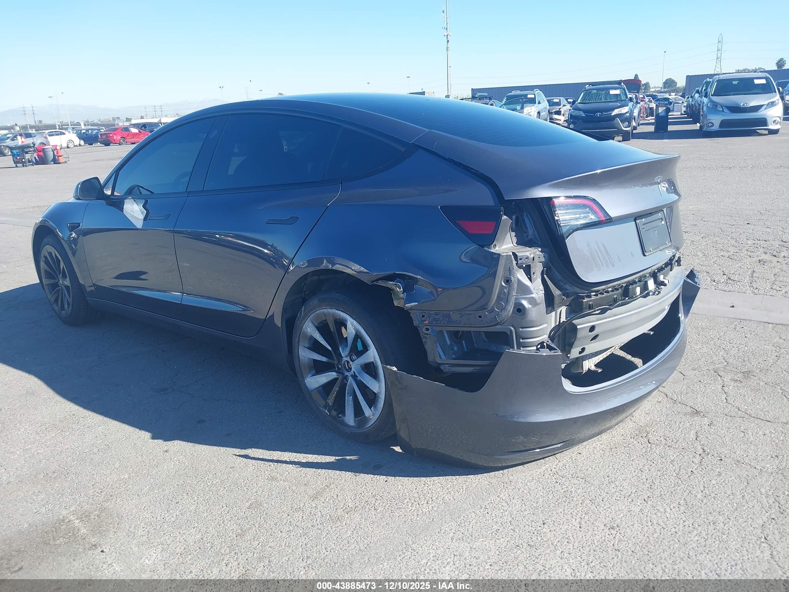 TESLA MODEL image 3
