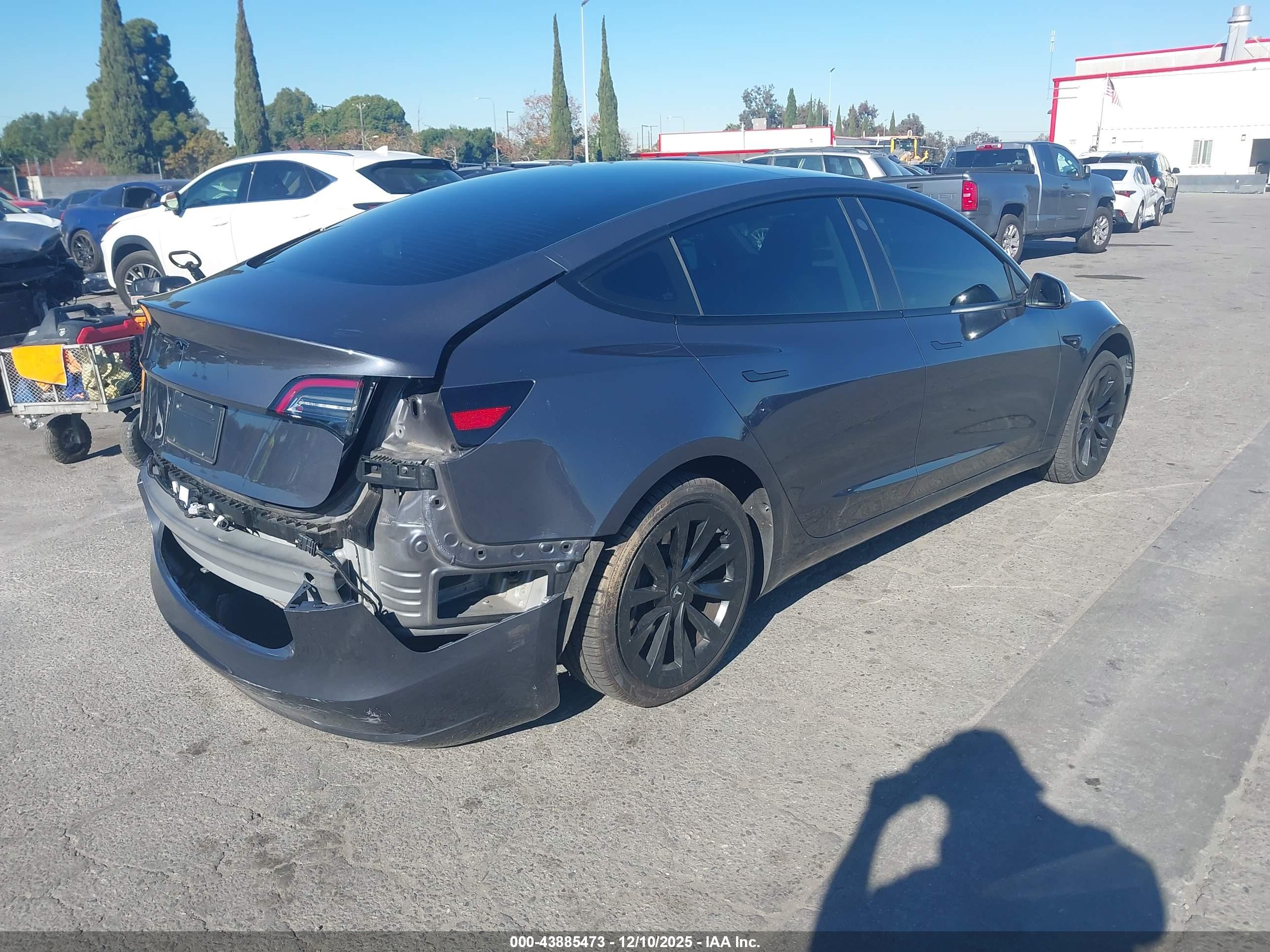TESLA MODEL image 4