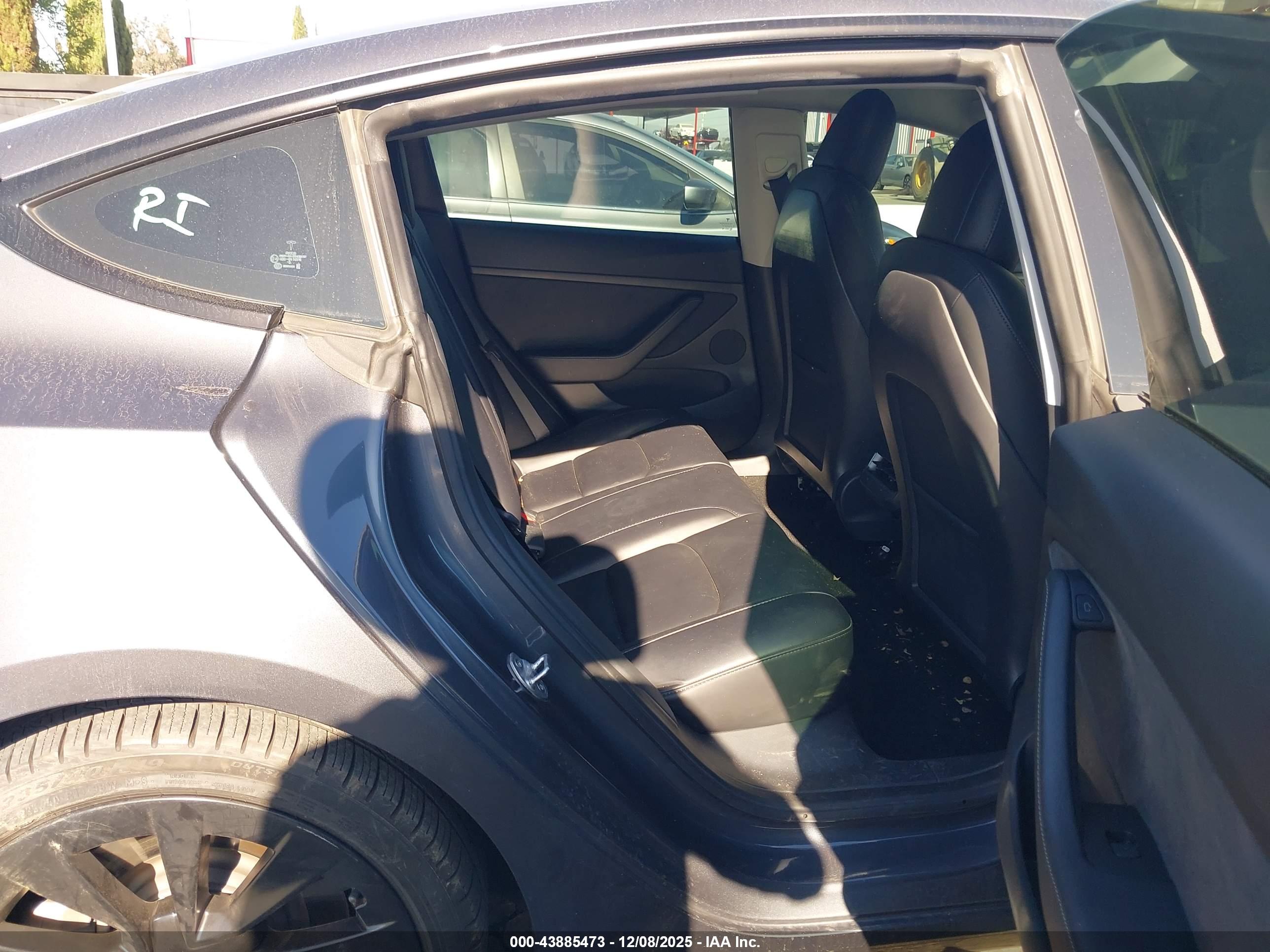 TESLA MODEL image 8