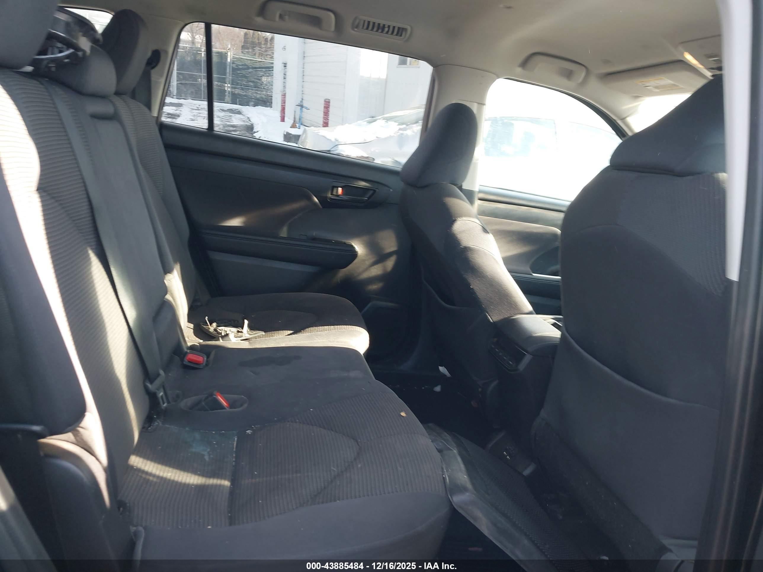 TOYOTA HIGHLANDER image 8