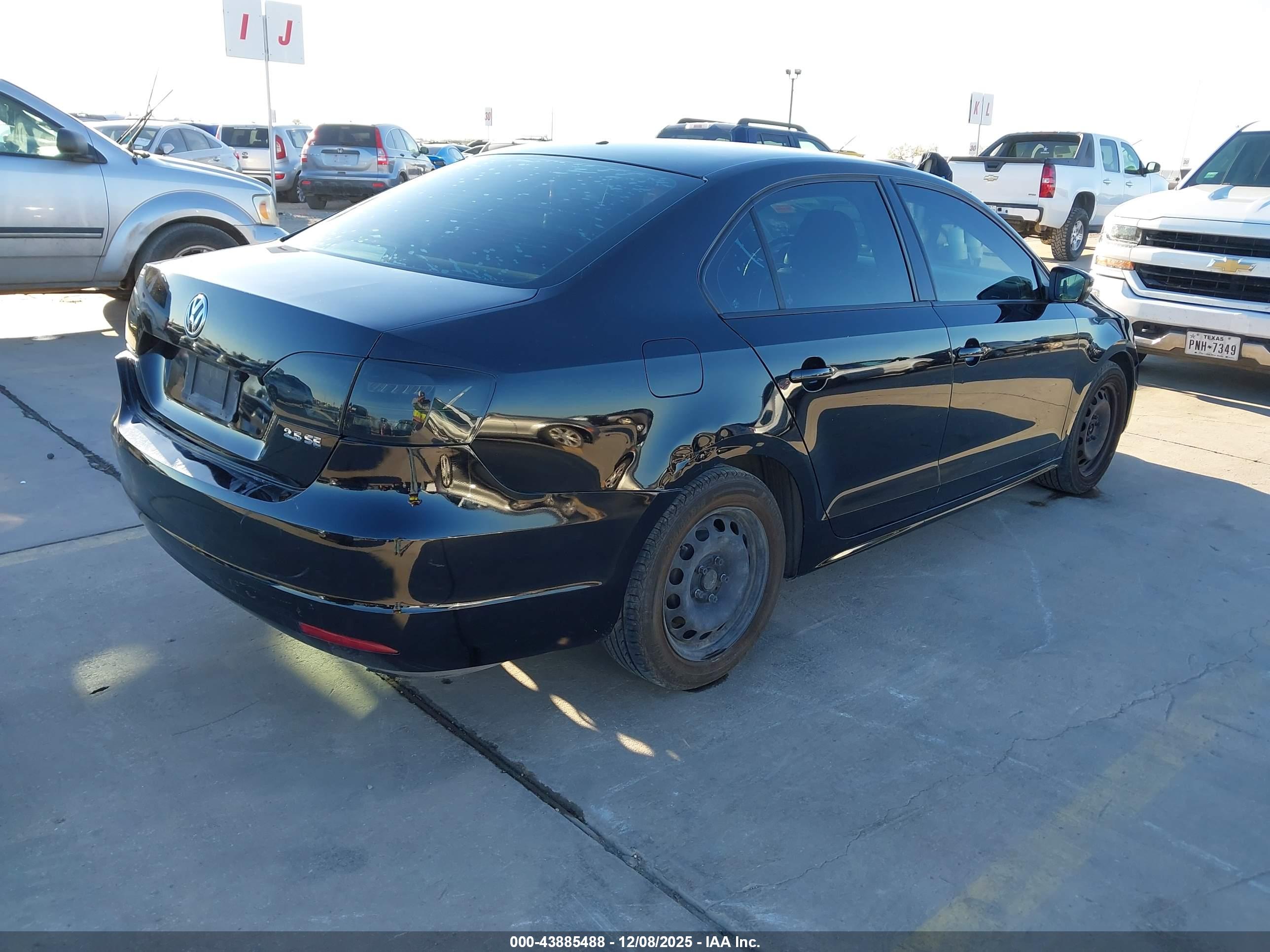 VOLKSWAGEN JETTA image 4