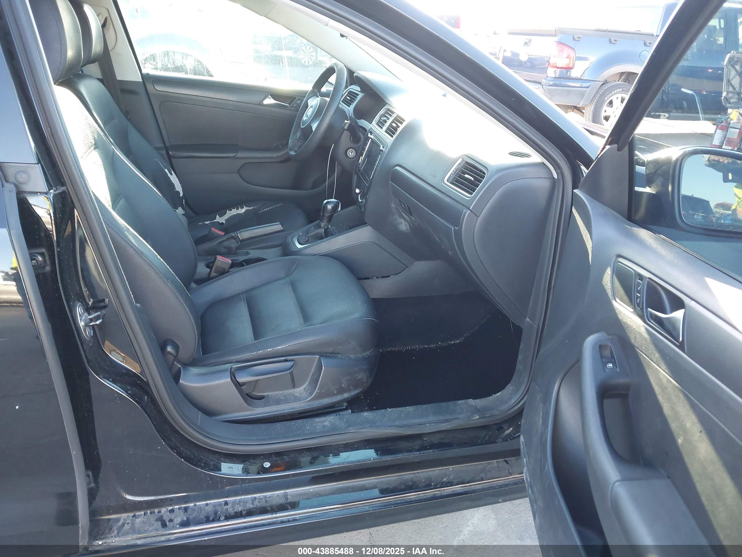 VOLKSWAGEN JETTA image 5