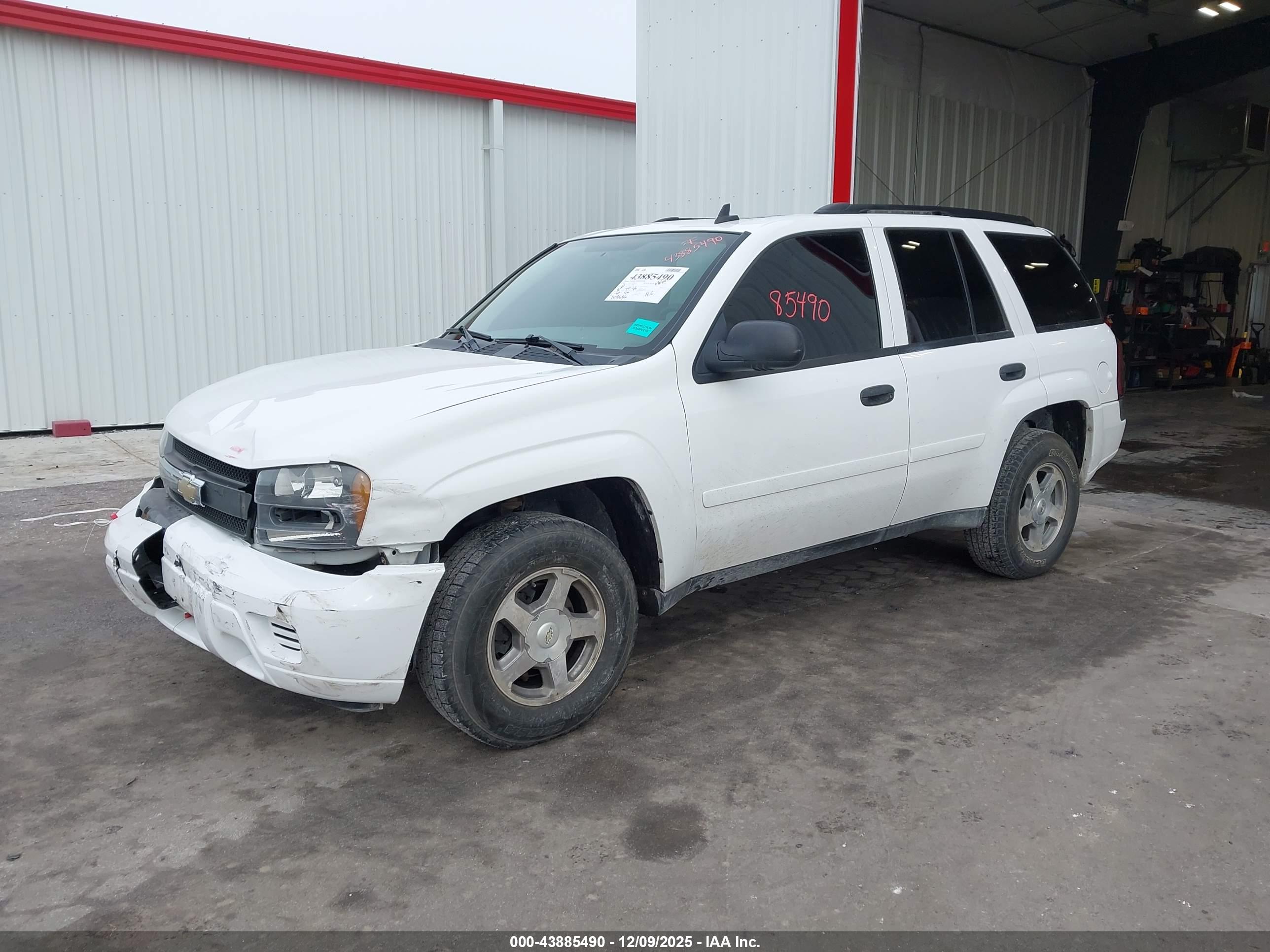 CHEVROLET TRAILBLAZER image 2