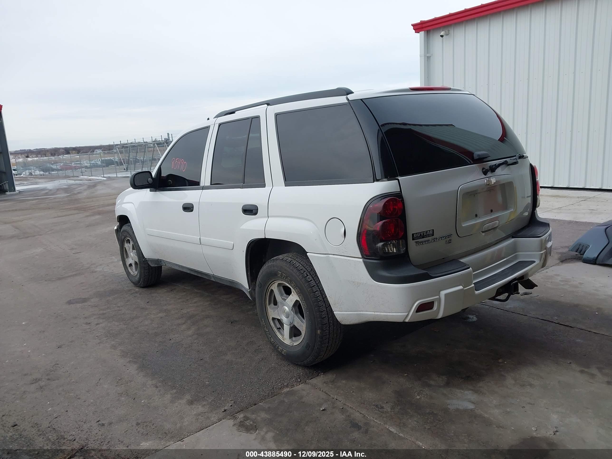 CHEVROLET TRAILBLAZER image 3