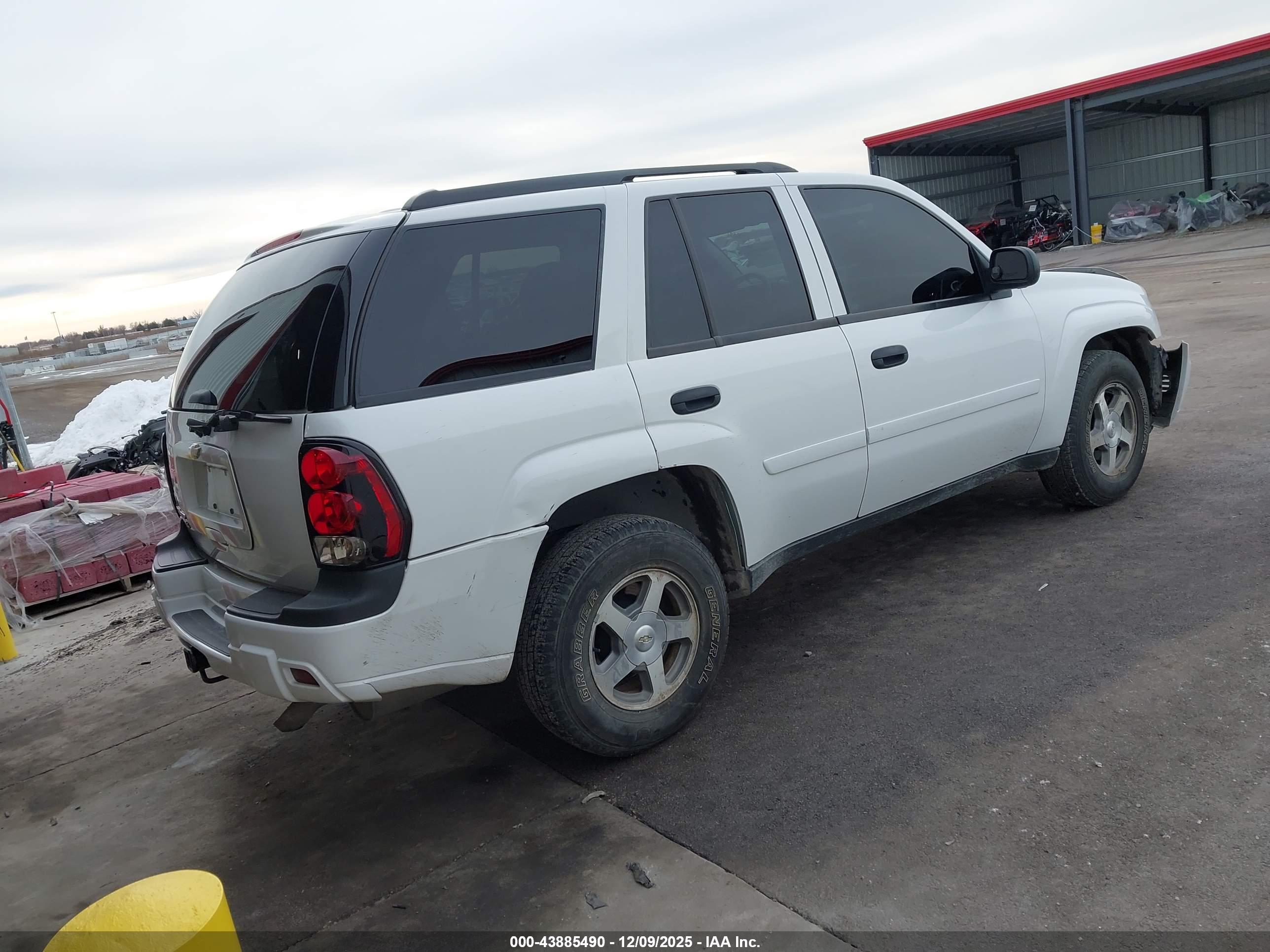 CHEVROLET TRAILBLAZER image 4