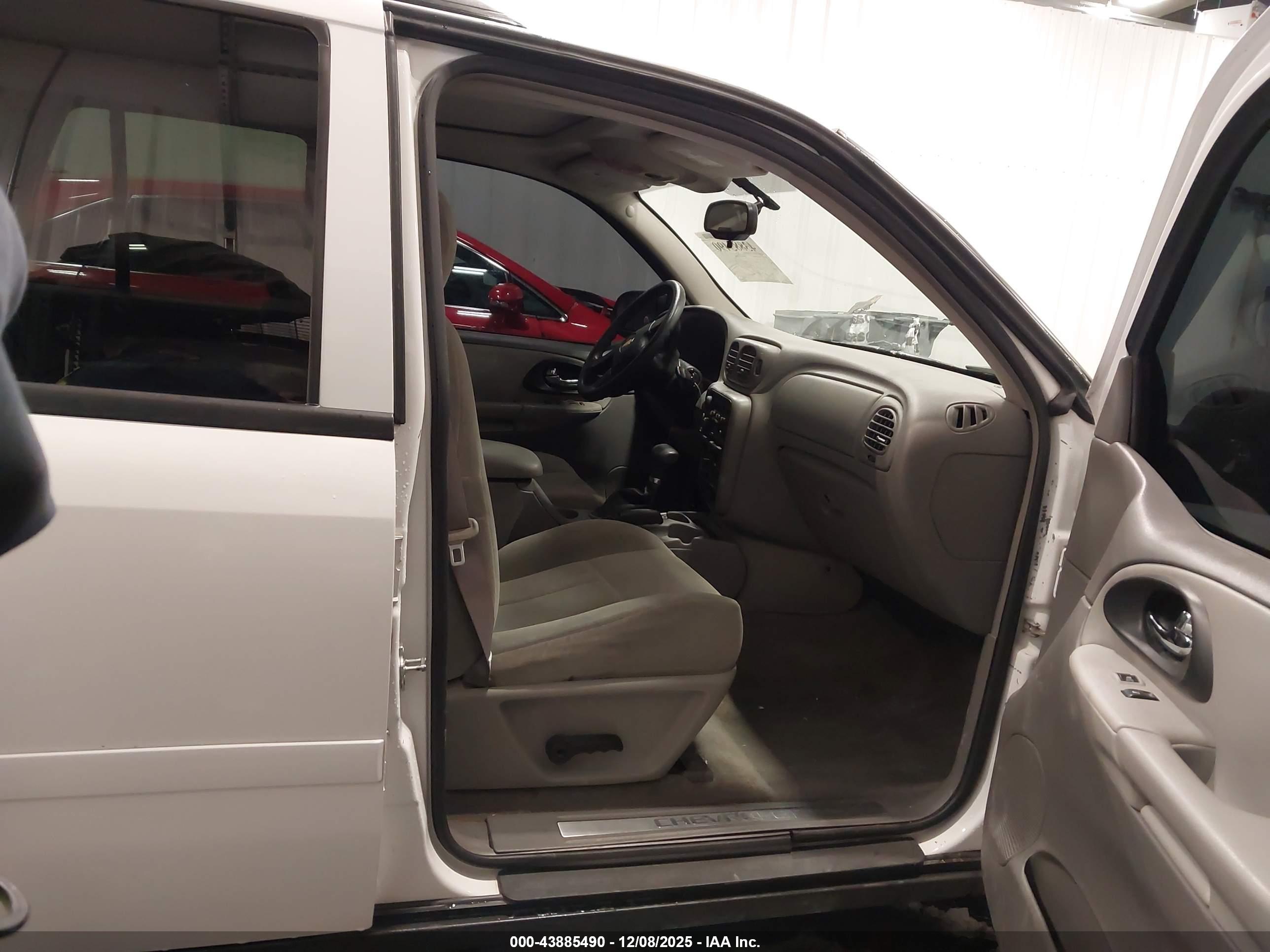 CHEVROLET TRAILBLAZER image 5