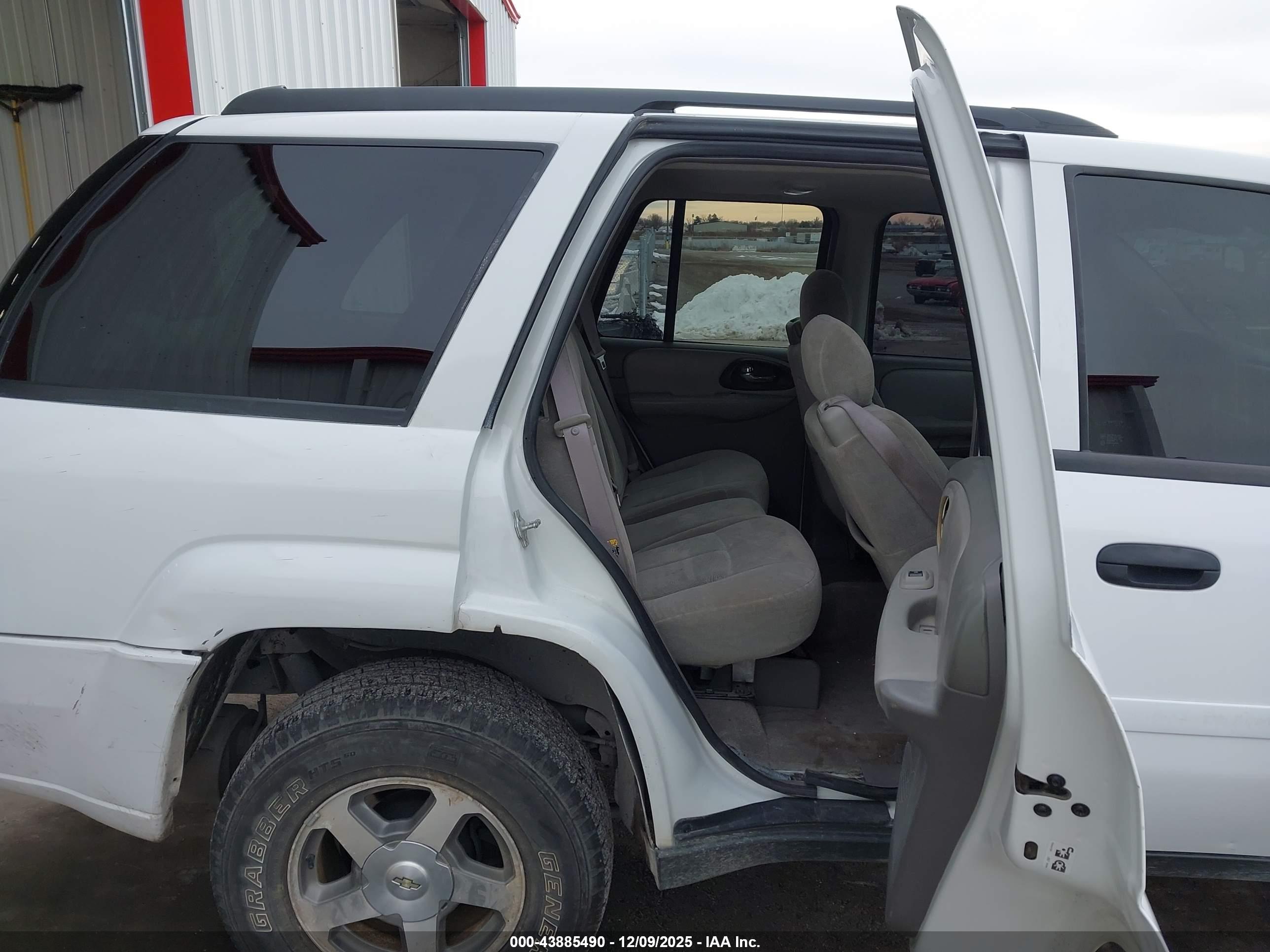 CHEVROLET TRAILBLAZER image 8
