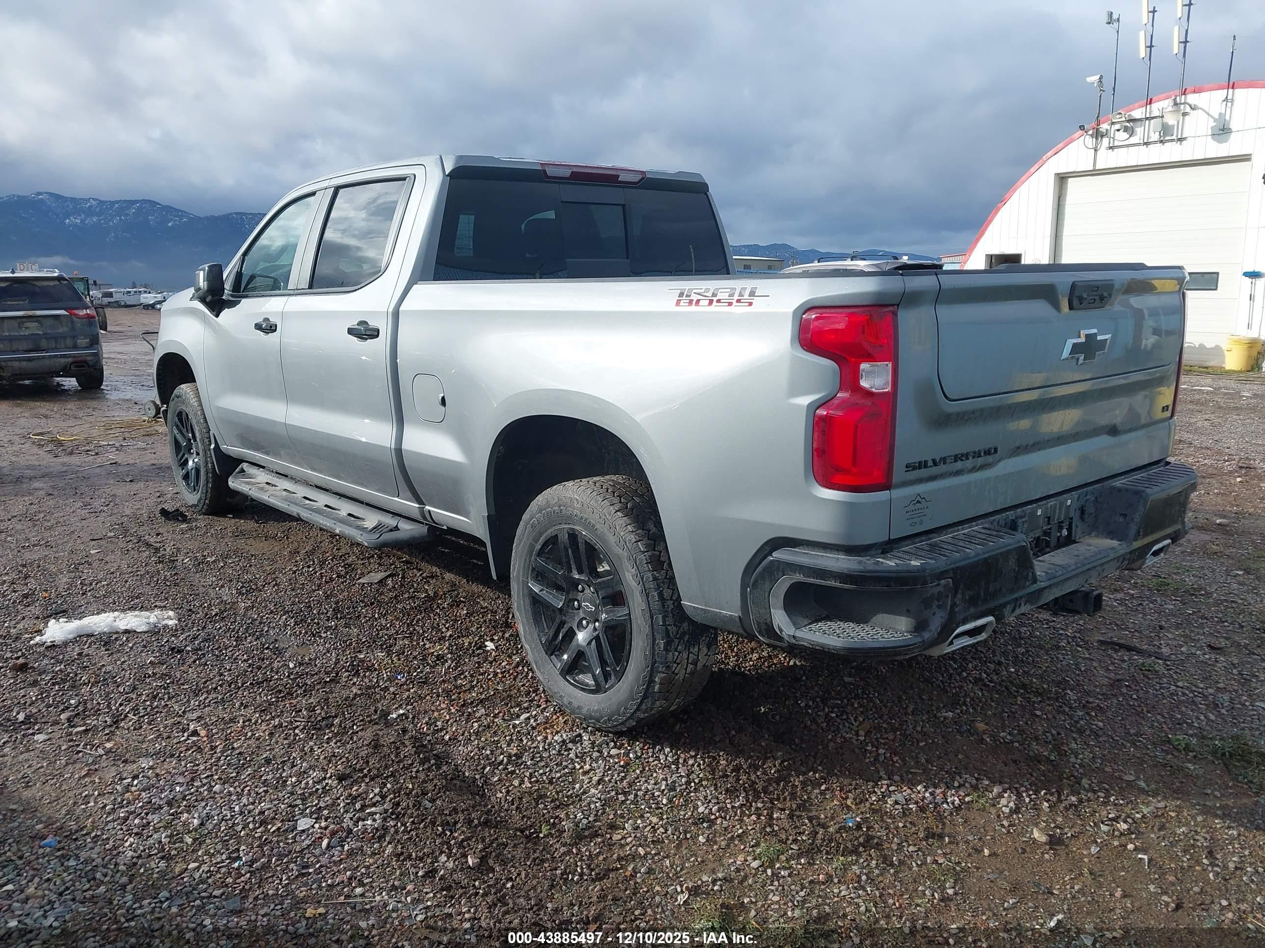 CHEVROLET SILVERADO image 3