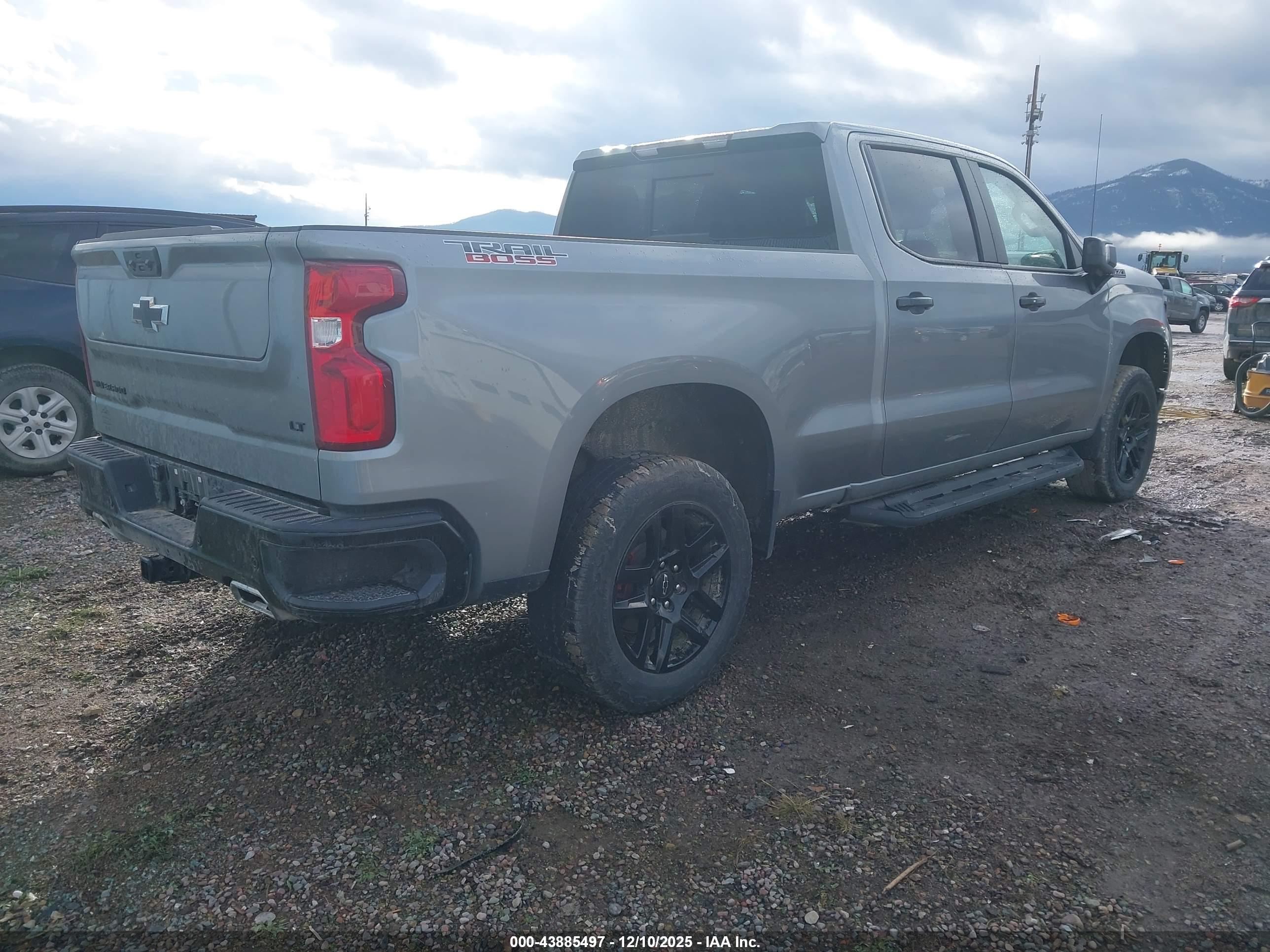 CHEVROLET SILVERADO image 4