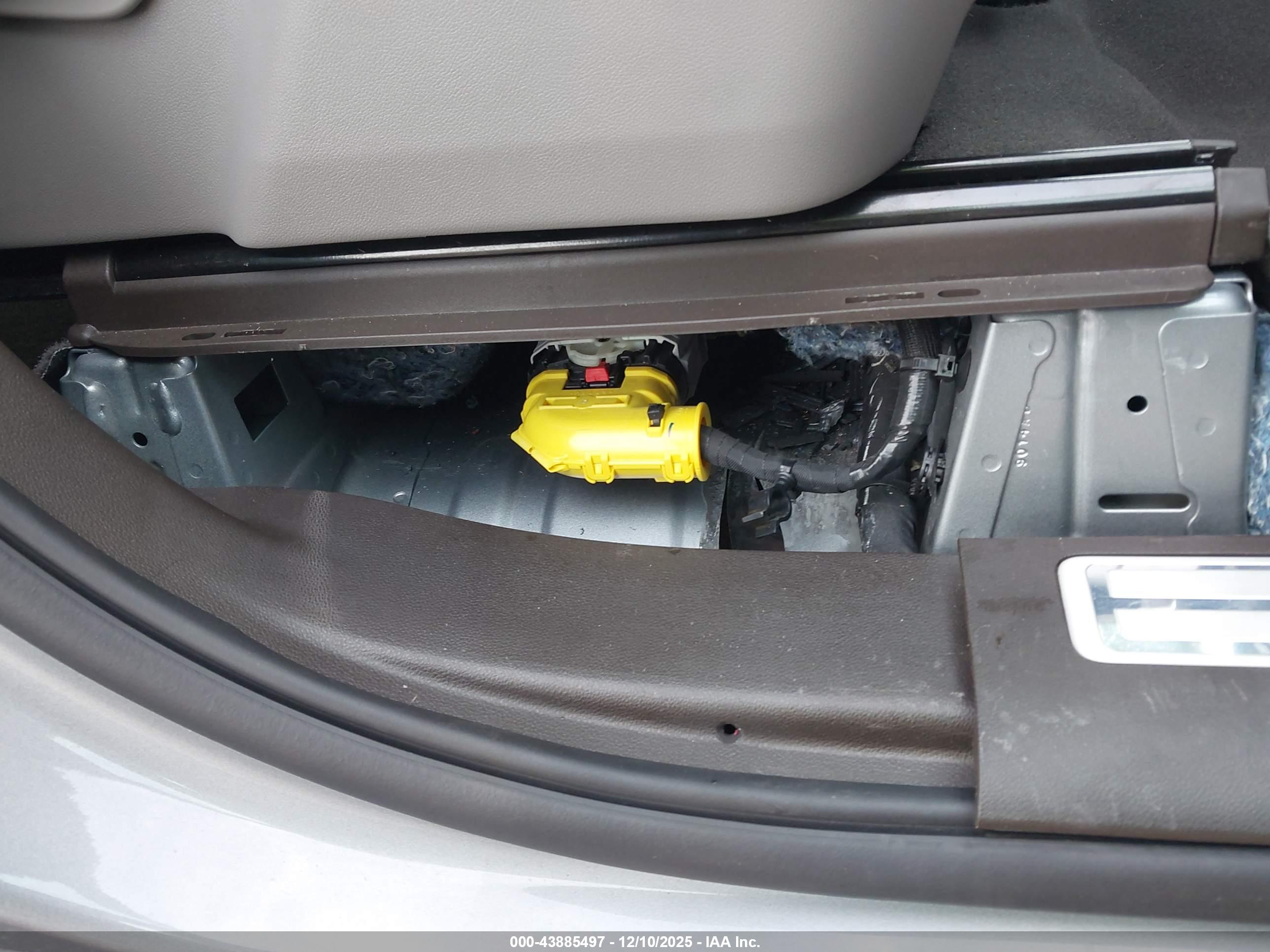 CHEVROLET SILVERADO image 6