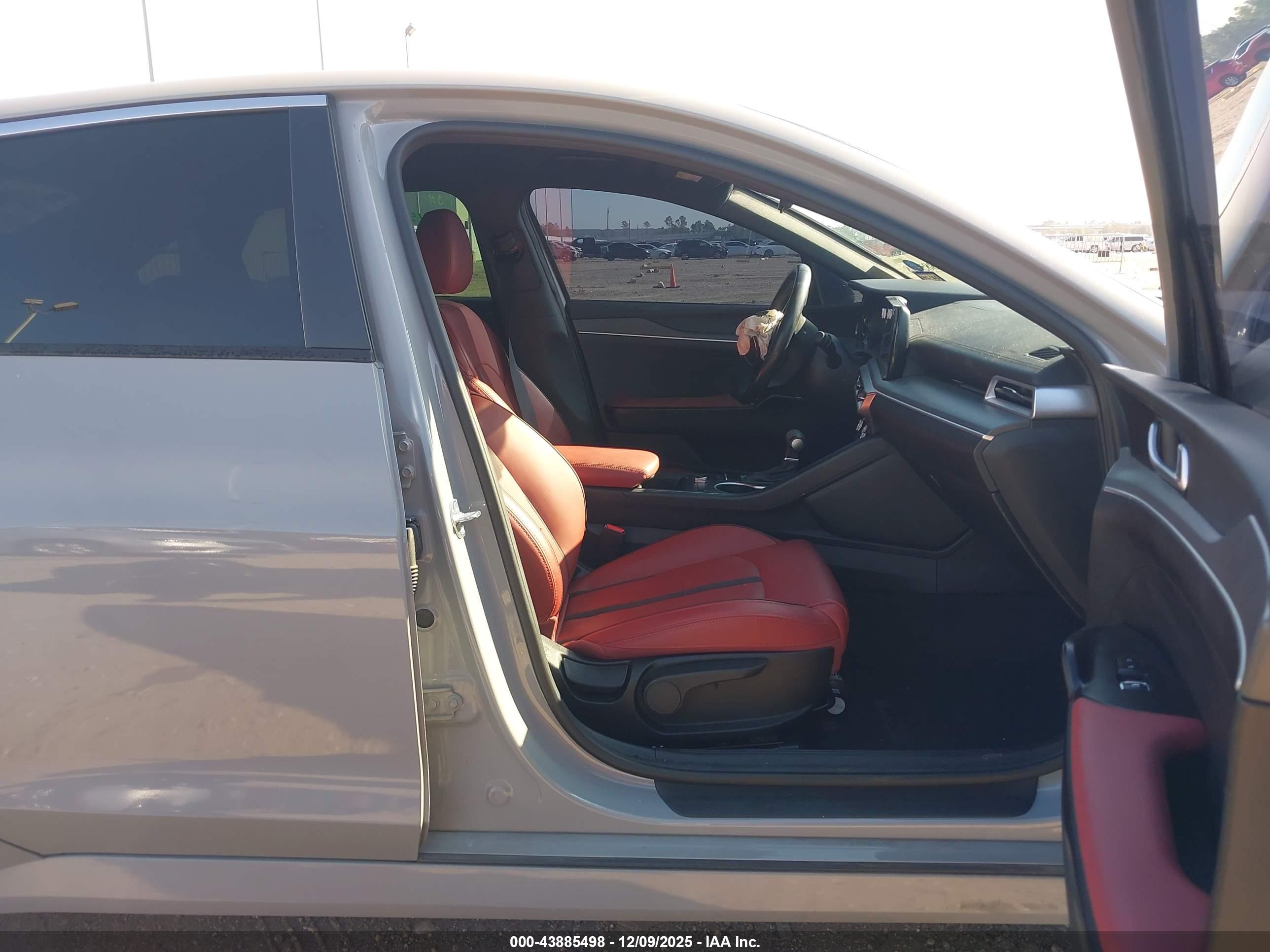 KIA K5 image 5